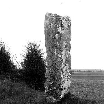 Menhir des Demoiselles à Colombiers-sur-Seulles