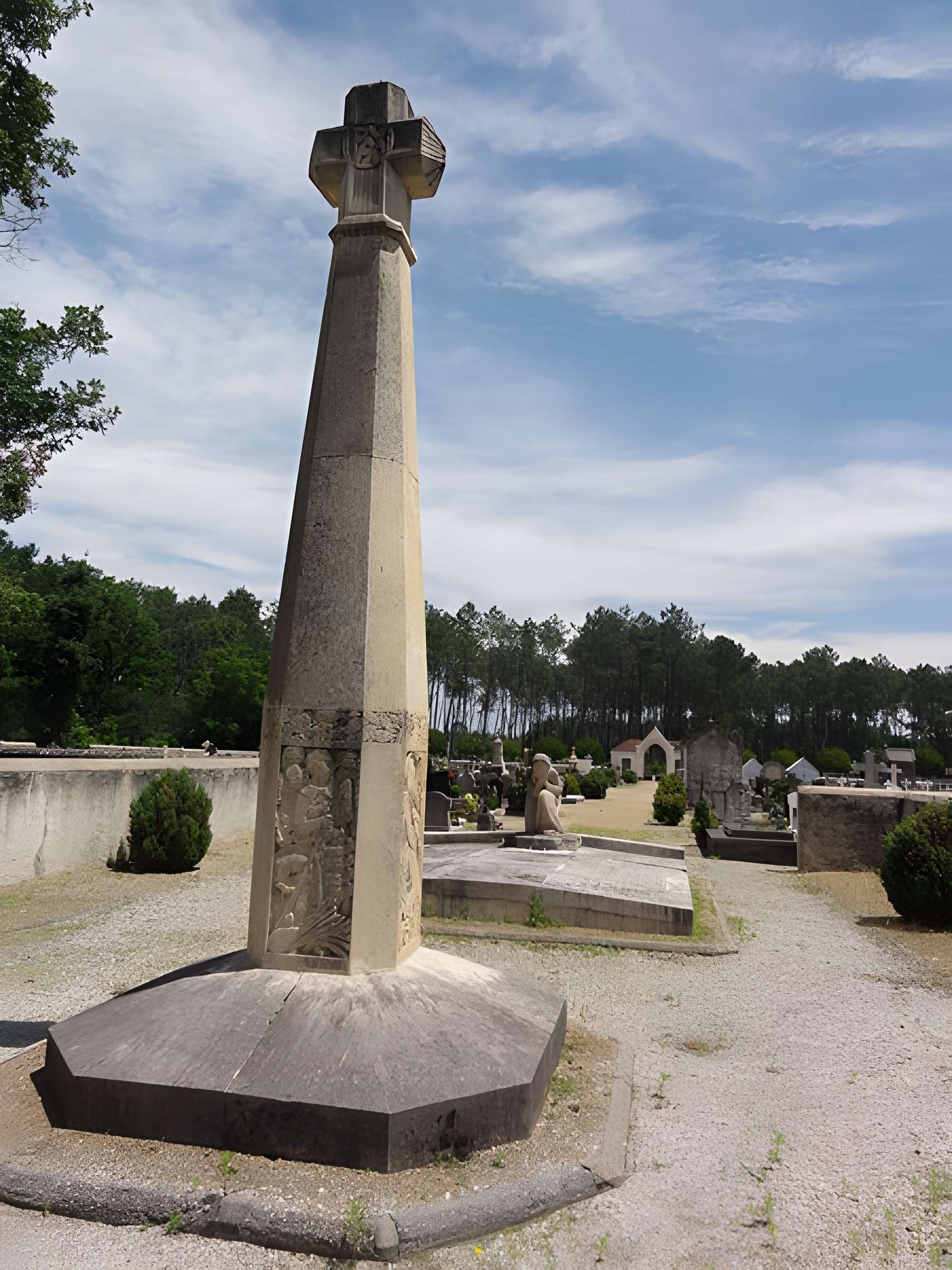 Monument aux morts d'Onesse-et-Laharie
