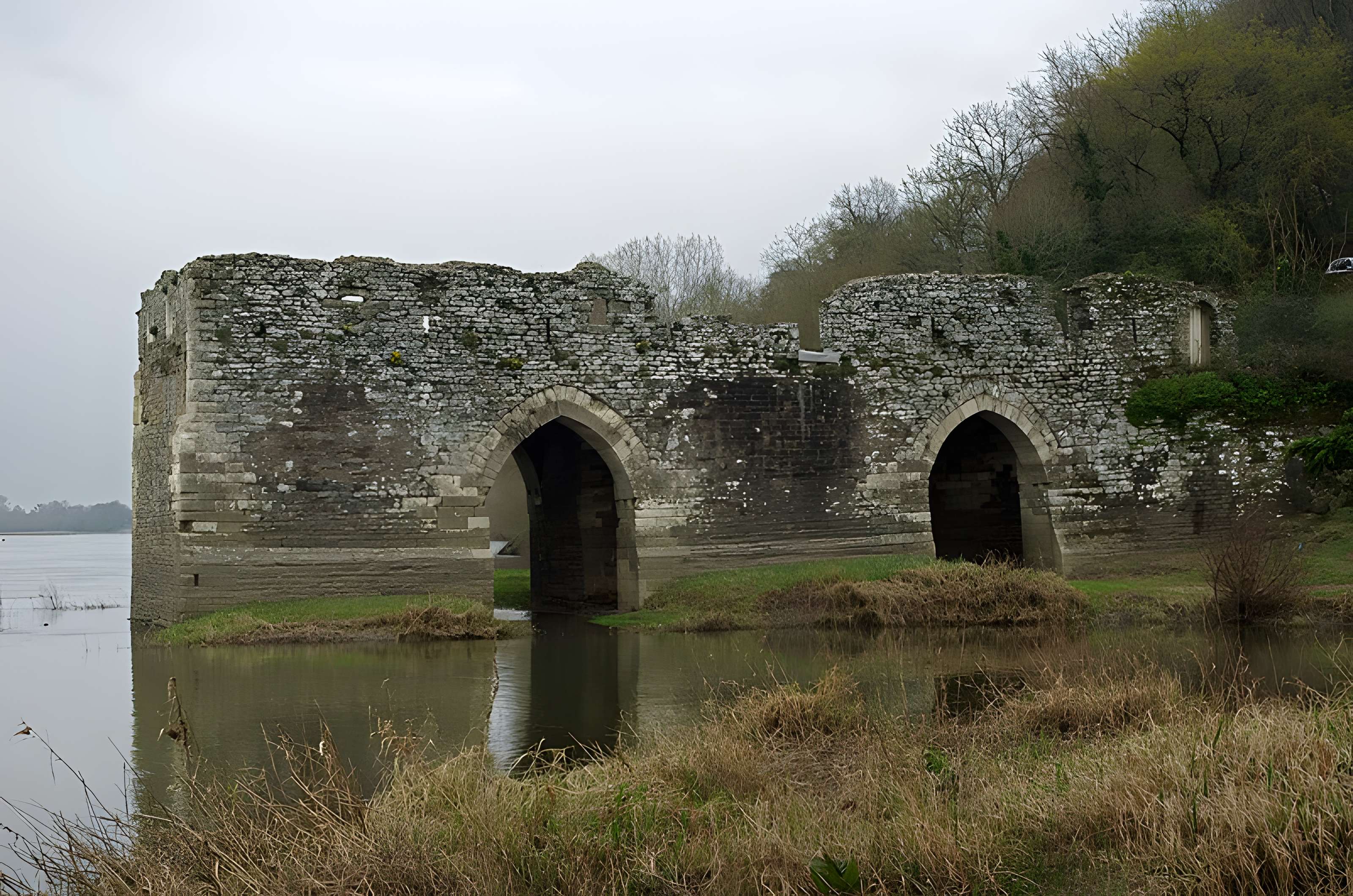 Moulins pendus dits péage fortifié