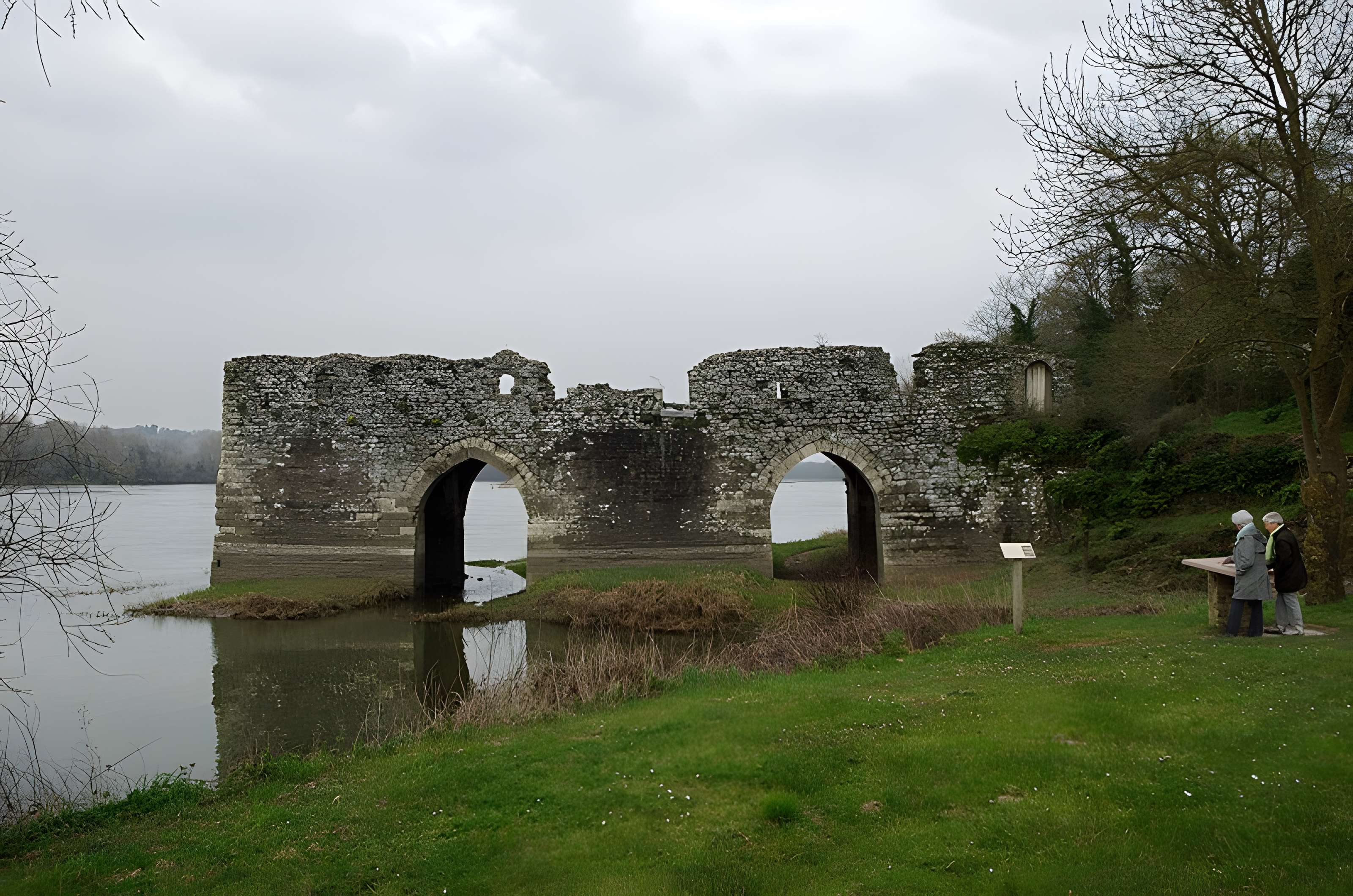 Moulins pendus dits péage fortifié