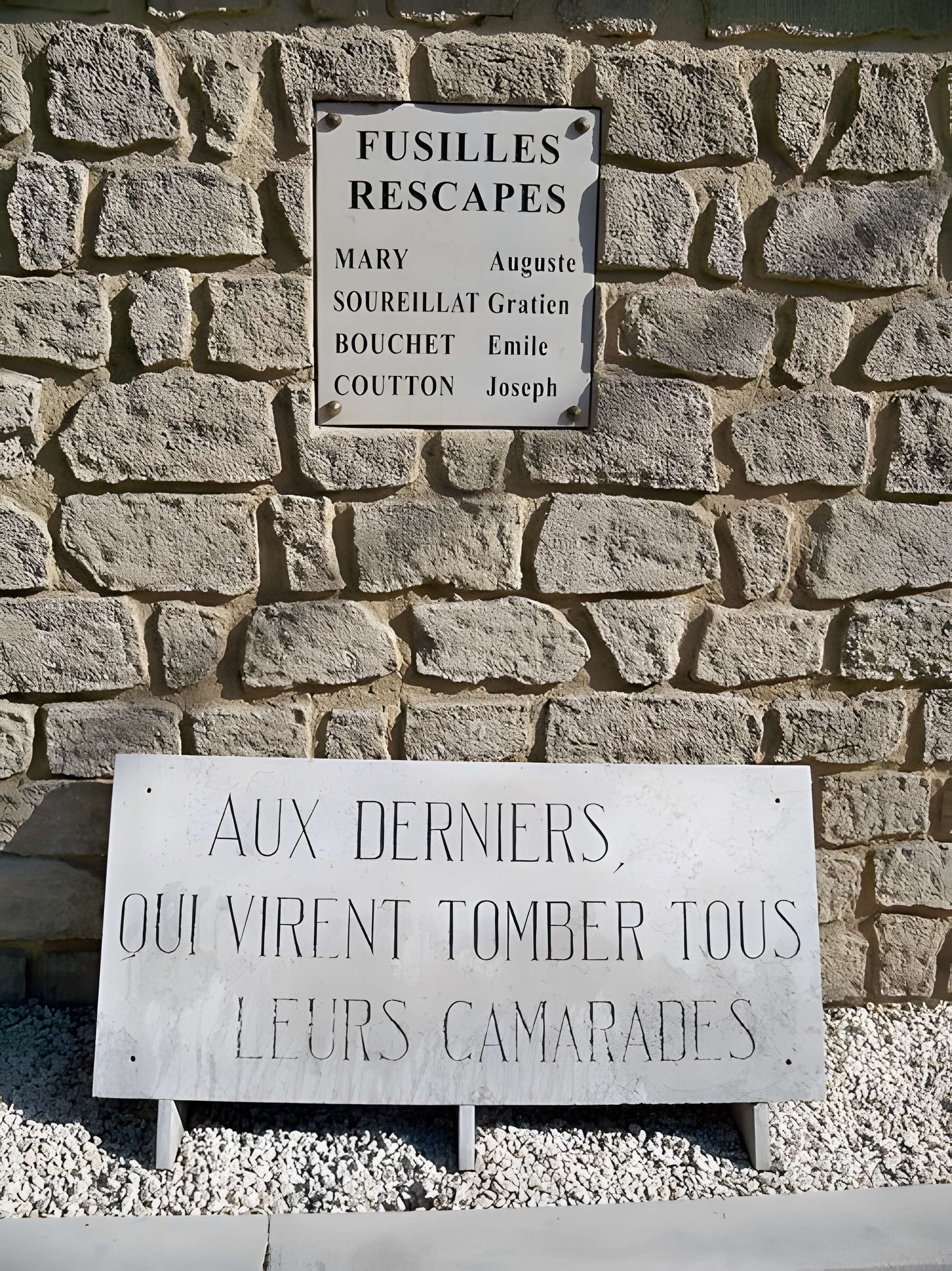 Mur des fusillés de Valréas 