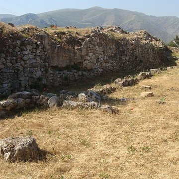Sol des parcelles contenant les vestiges de loppidum des Baou et terrains extérieurs au rempart pouvant offrir des traces archéologiques à Saint-Marcel