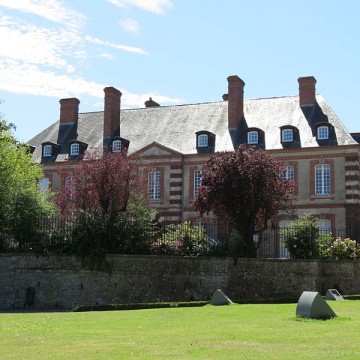 palais episcopal de coutances