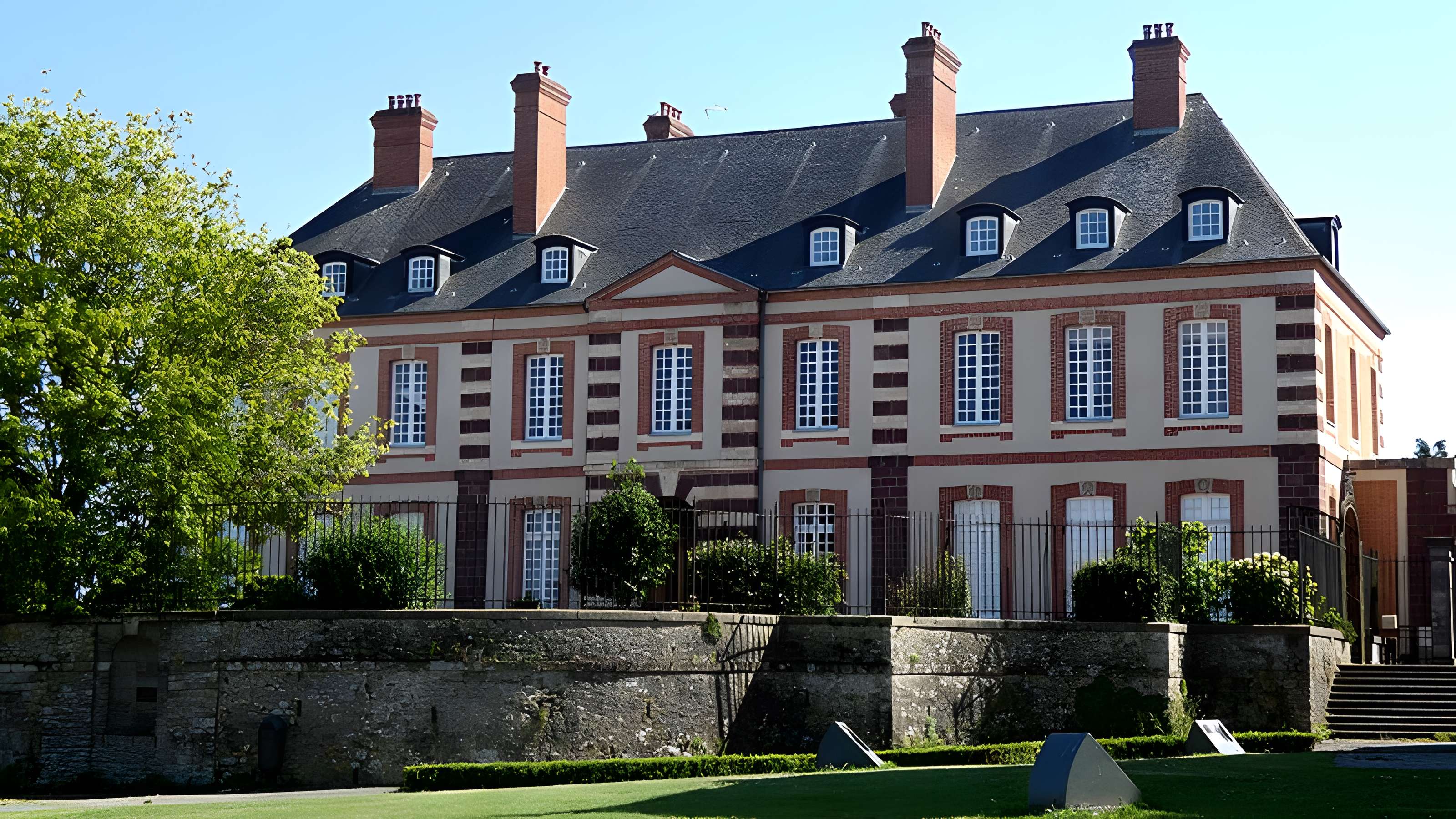 Palais épiscopal de Coutances