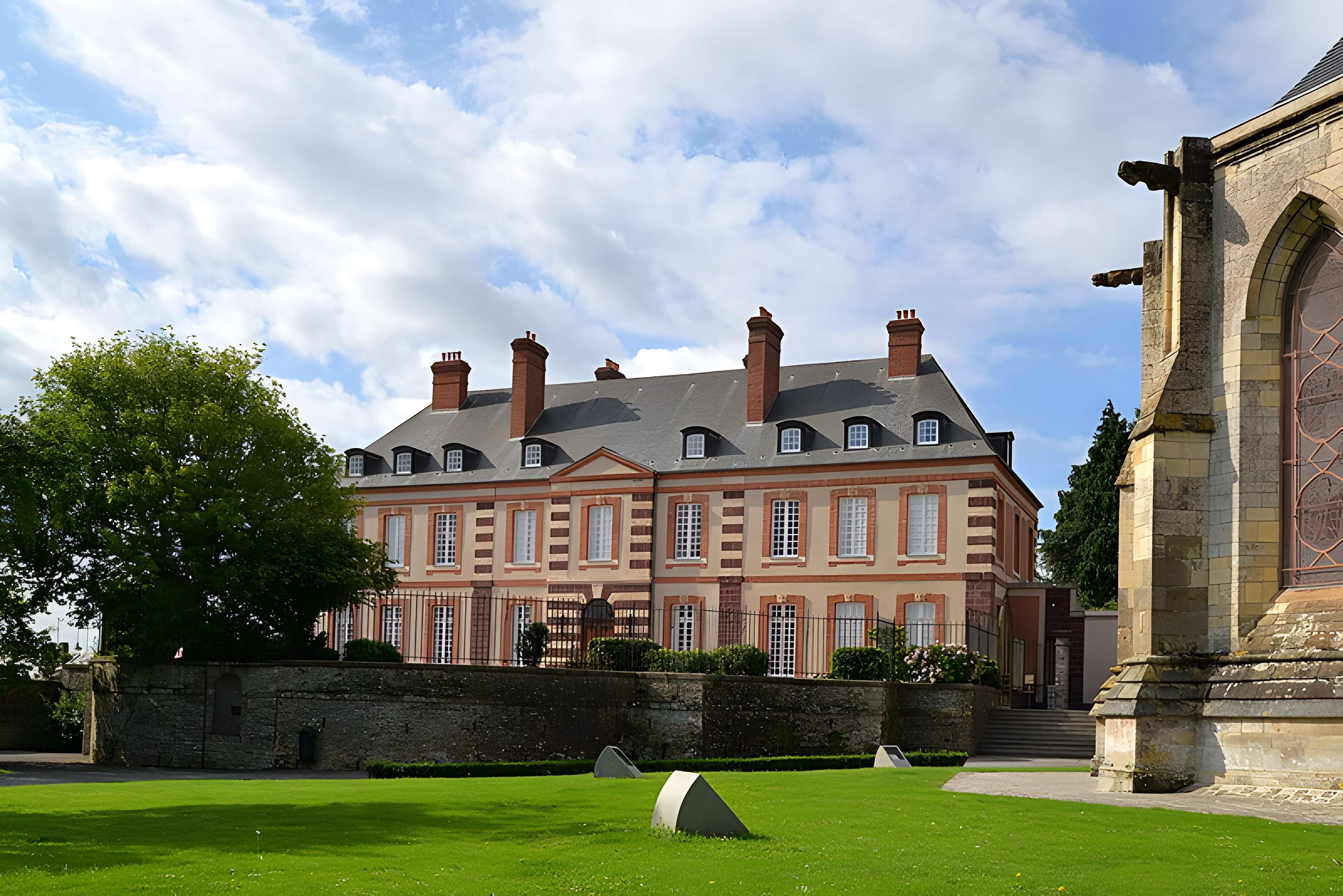 Palais épiscopal de Coutances