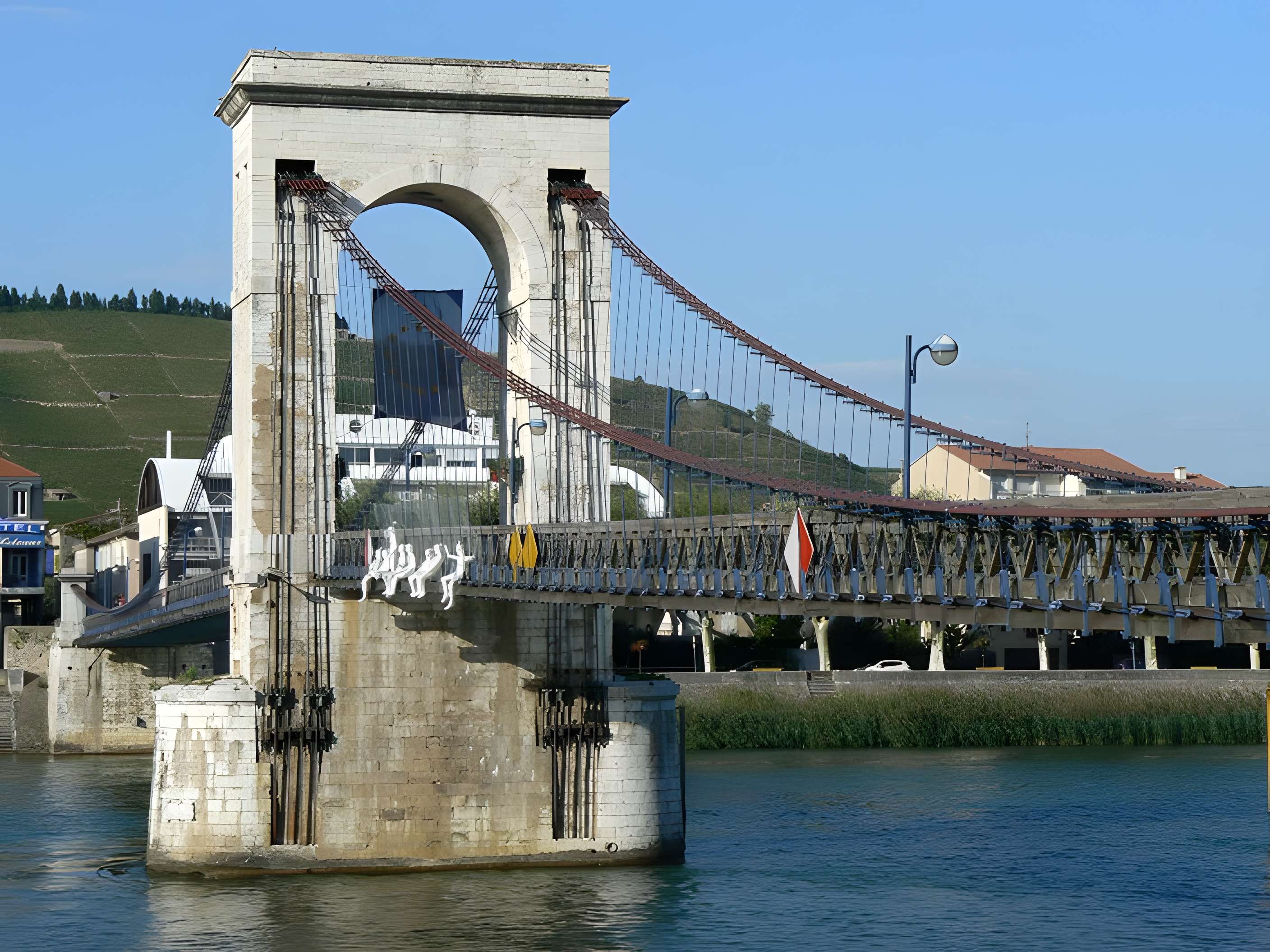 Passerelle Seguin sur le Rhône (également sur commune de Tain-l'Hermitage, dans la Drôme)