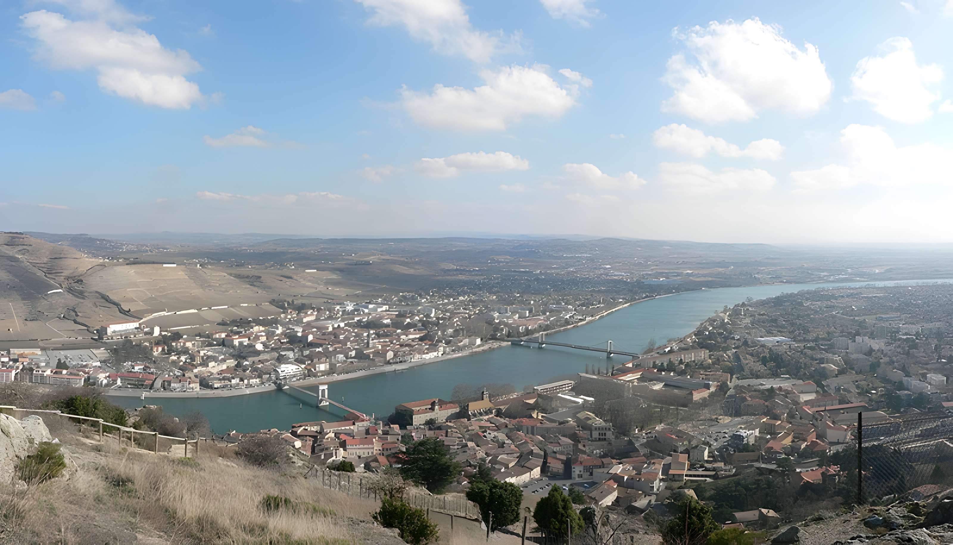 Passerelle Seguin sur le Rhône (également sur commune de Tain-l'Hermitage, dans la Drôme)