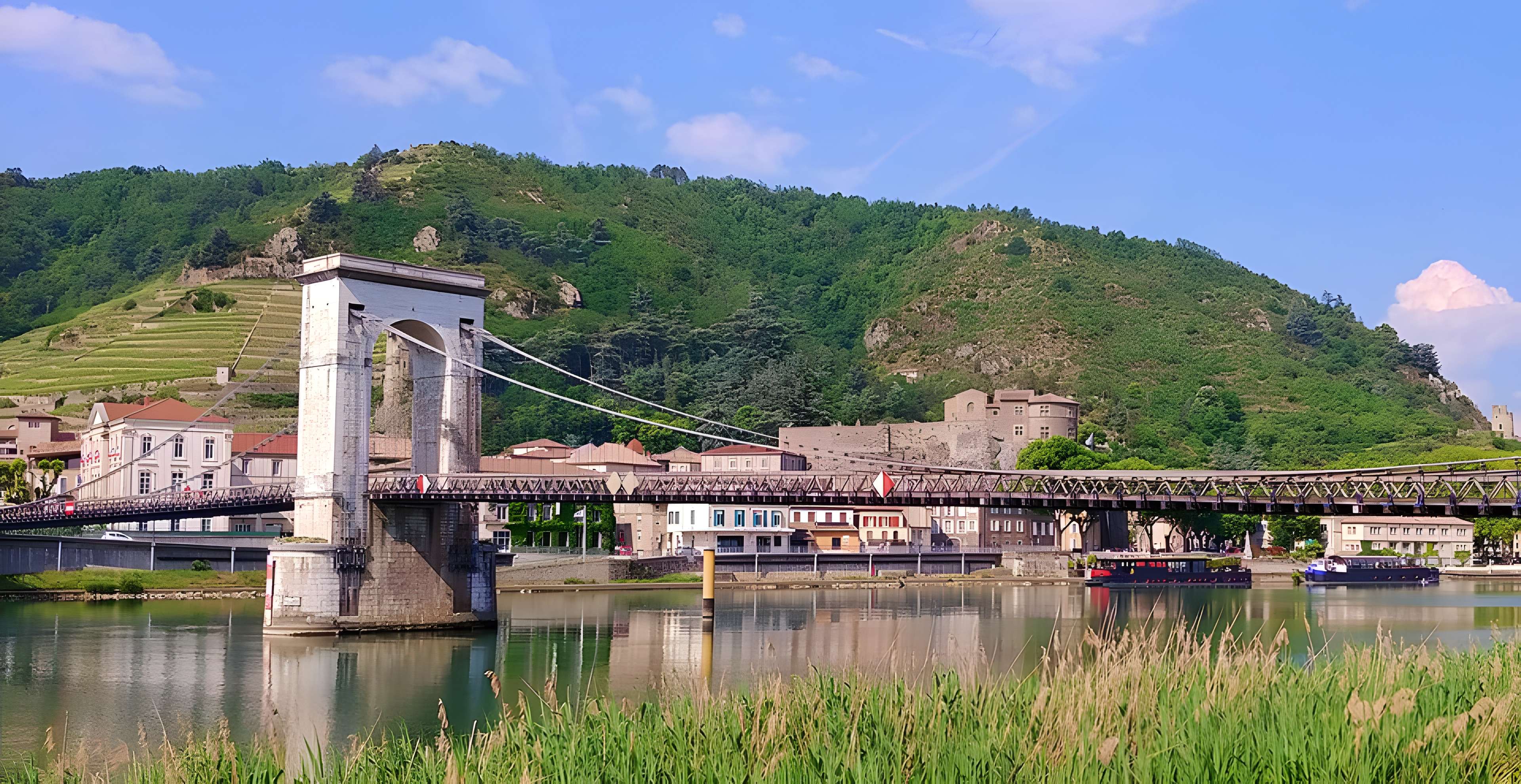 Passerelle Seguin sur le Rhône (également sur commune de Tain-l'Hermitage, dans la Drôme)
