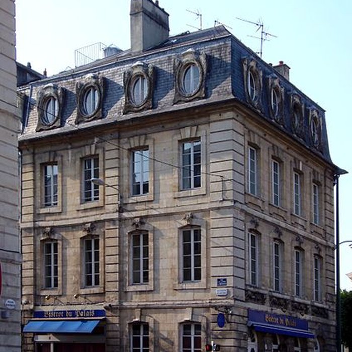 Photo de Pavillons de lentrée de la rue Guillaume-le-Conquérant à Caen