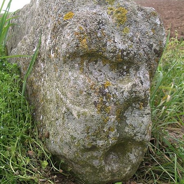 Photo de Pierre debout de Reviers