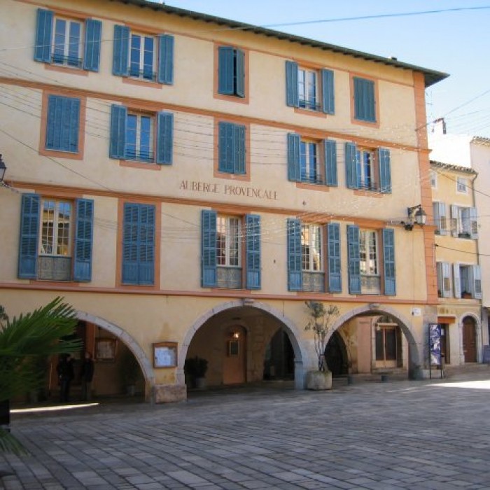 Photo de Place des Arcades de Valbonne