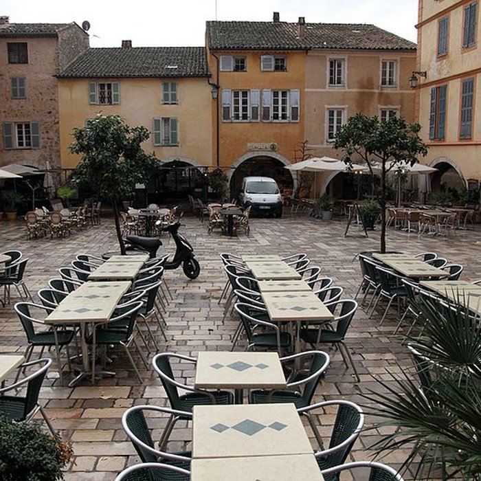Photo de Place des Arcades de Valbonne