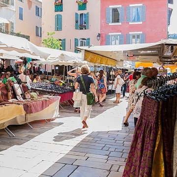 Place des Arcades de Valbonne
