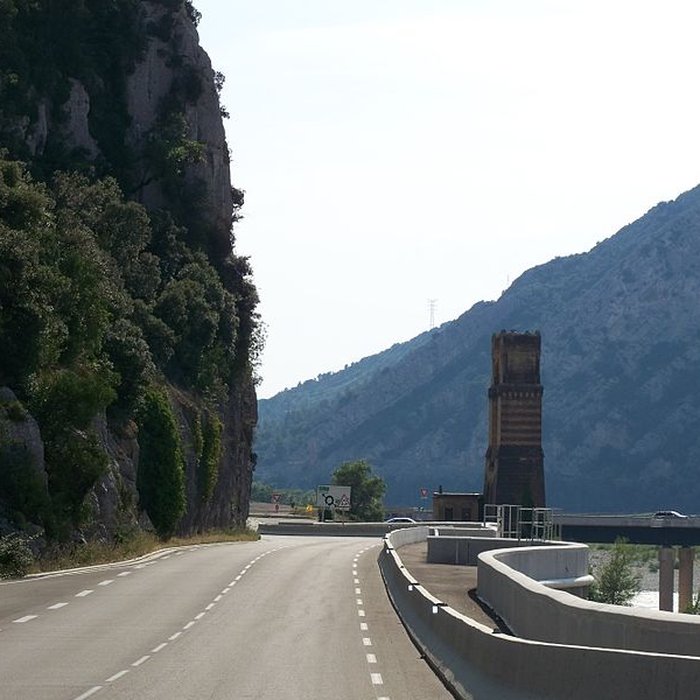 Photo de Ancien pont suspendu de Mirabeau également sur commune de Mirabeau Vaucluse 