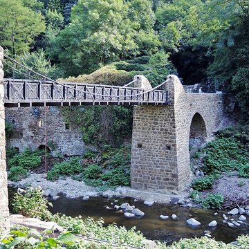 Pont suspendu sur la Cance dit Pont du Moulin  également sur commune de Vernosc-lès-Annonay