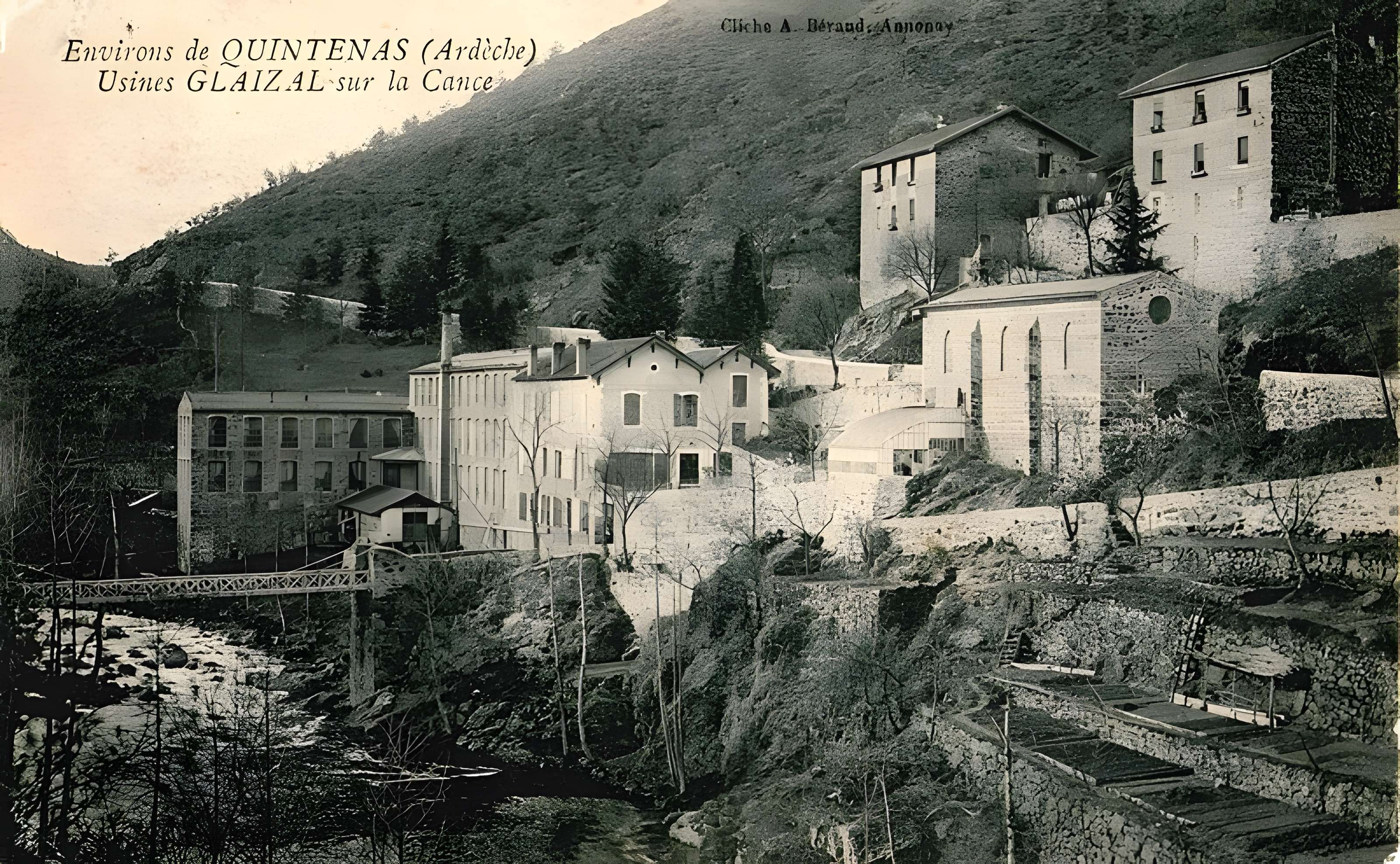 Pont suspendu sur la Cance dit Pont du Moulin  (également sur commune de Vernosc-lès-Annonay)