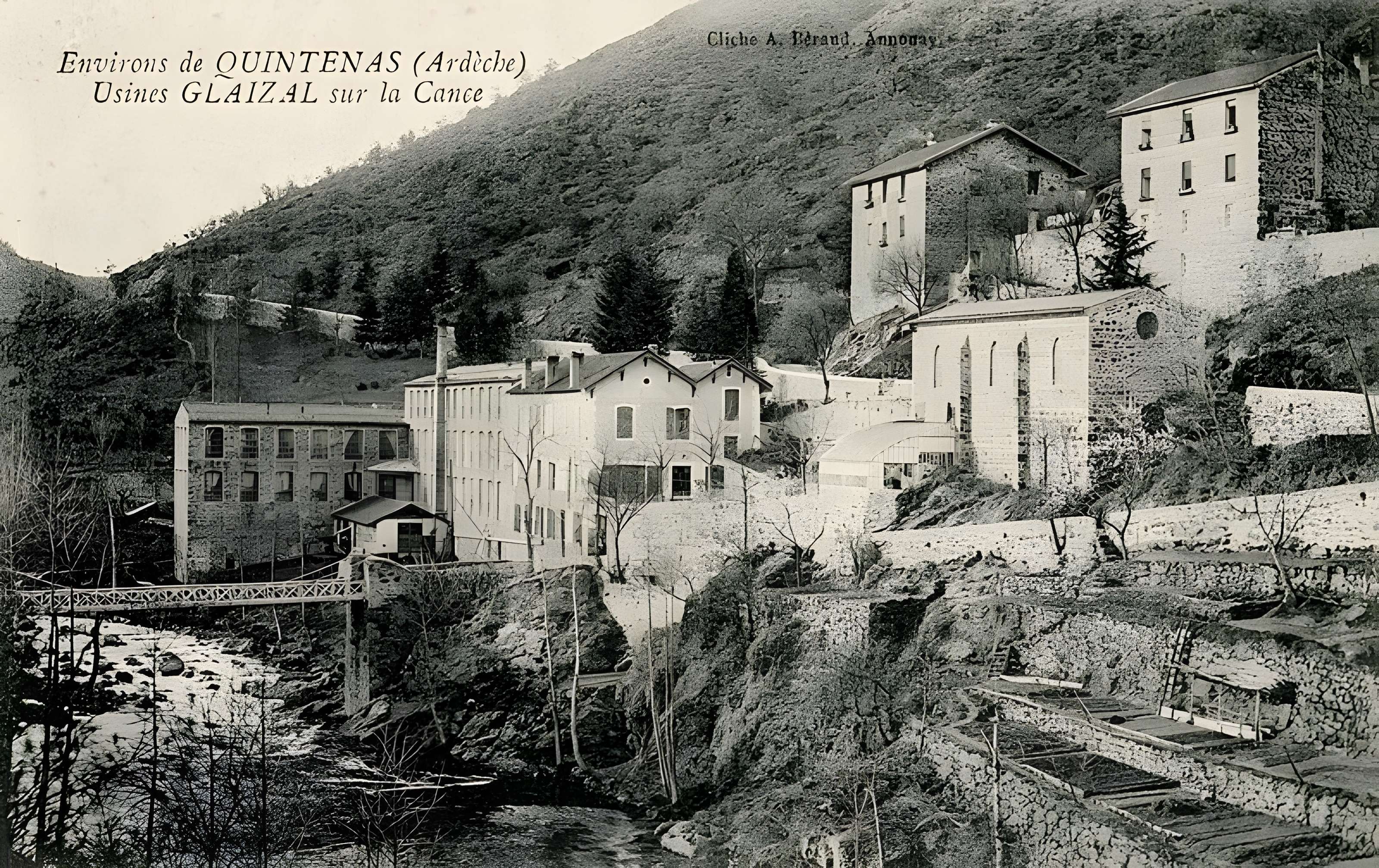 Pont suspendu sur la Cance dit Pont du Moulin  (également sur commune de Vernosc-lès-Annonay)