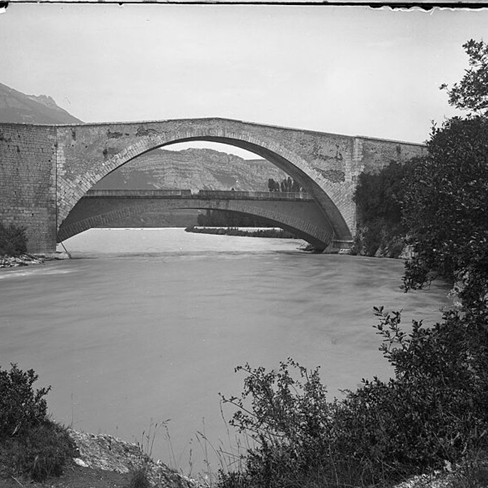 Photo de Vieux pont sur le Drac également sur commune de Claix