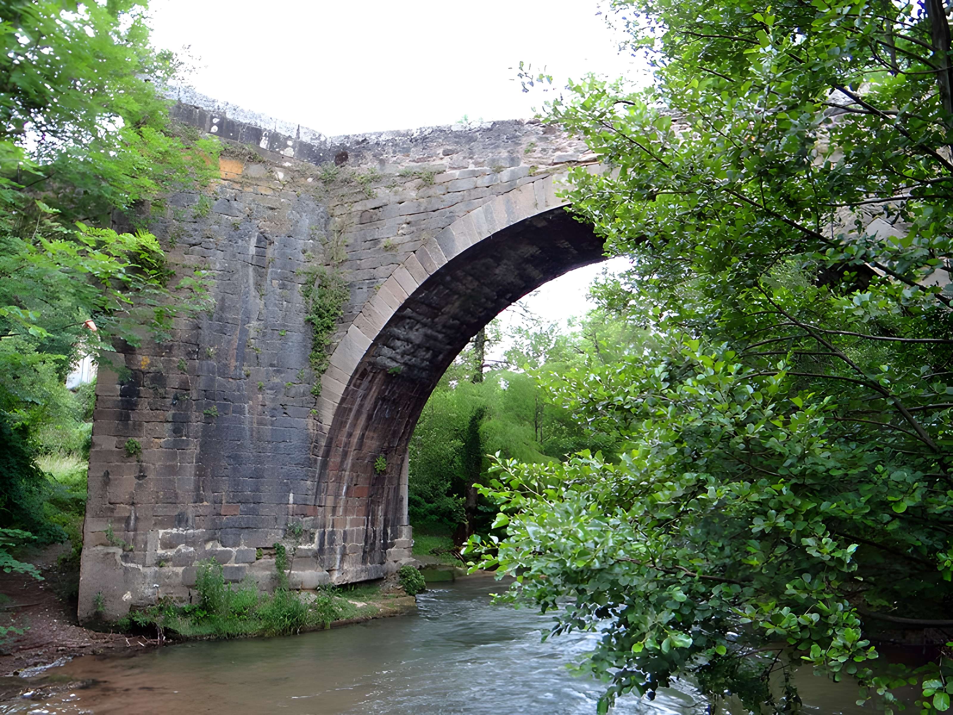 Pont sur la Sorgues à Saint-Félix-de-Sorgues 