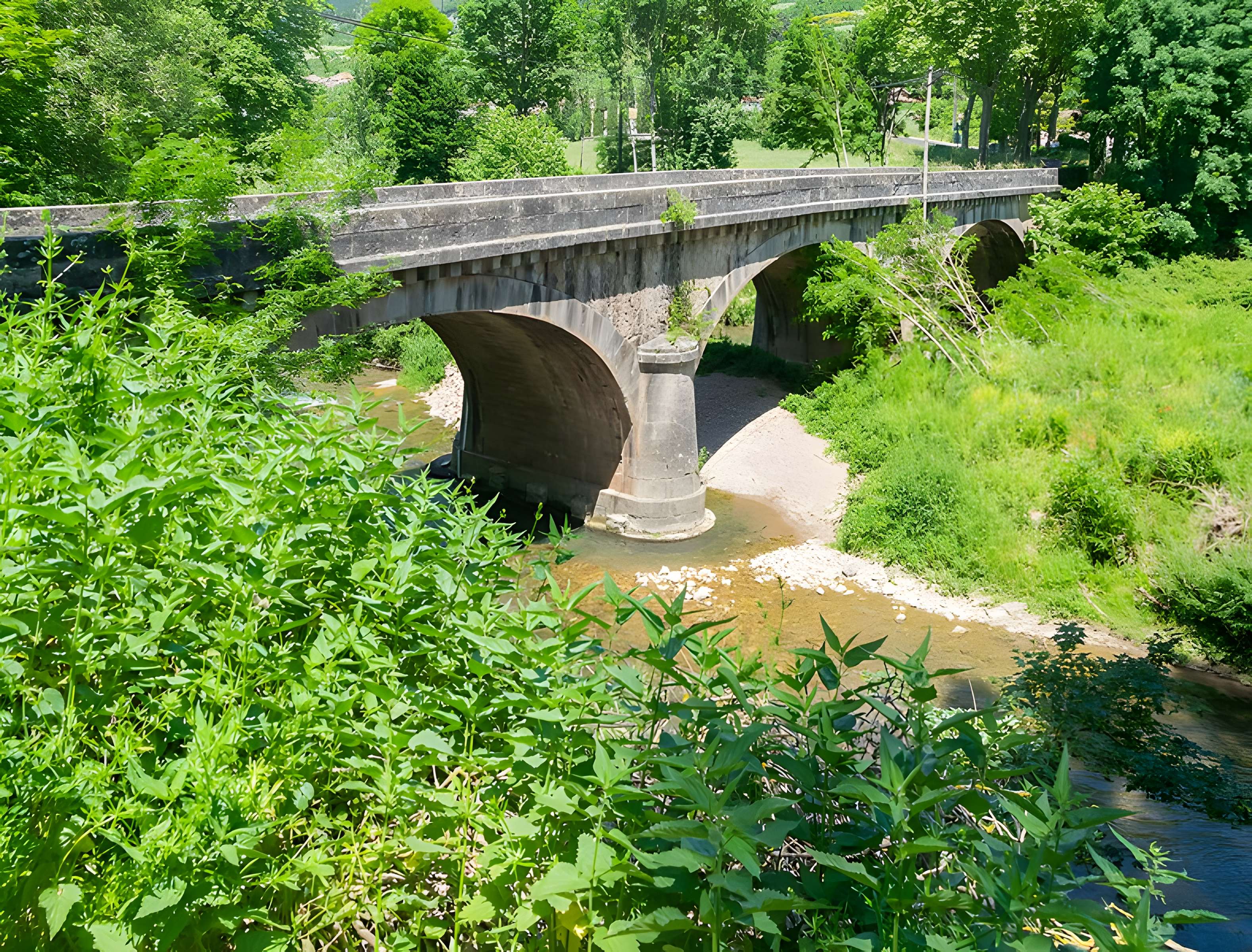 Pont sur la Sorgues à Saint-Félix-de-Sorgues
