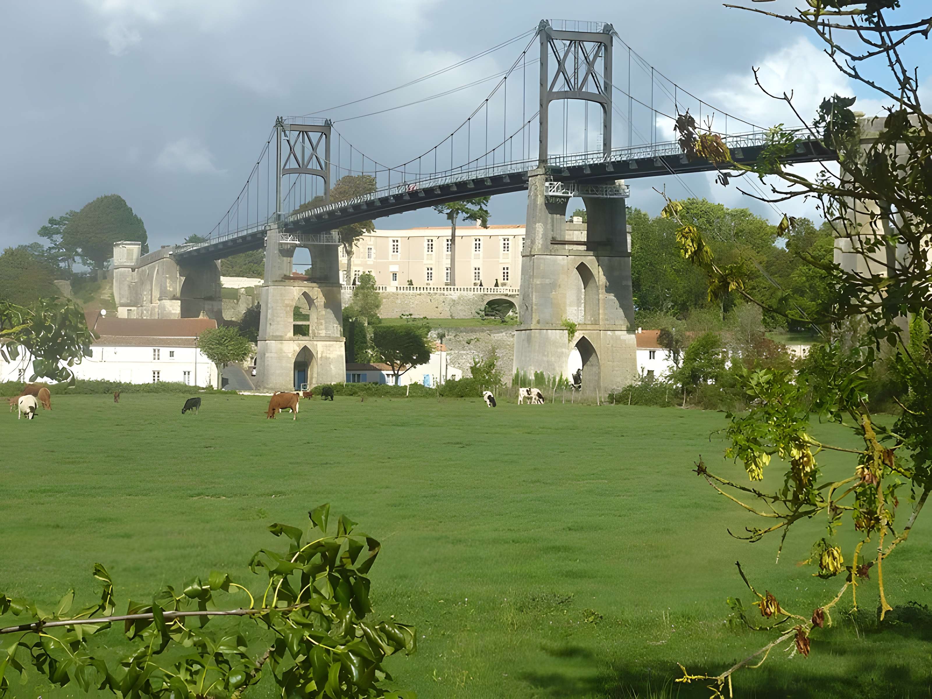 Pont suspendu de Tonnay-Charente