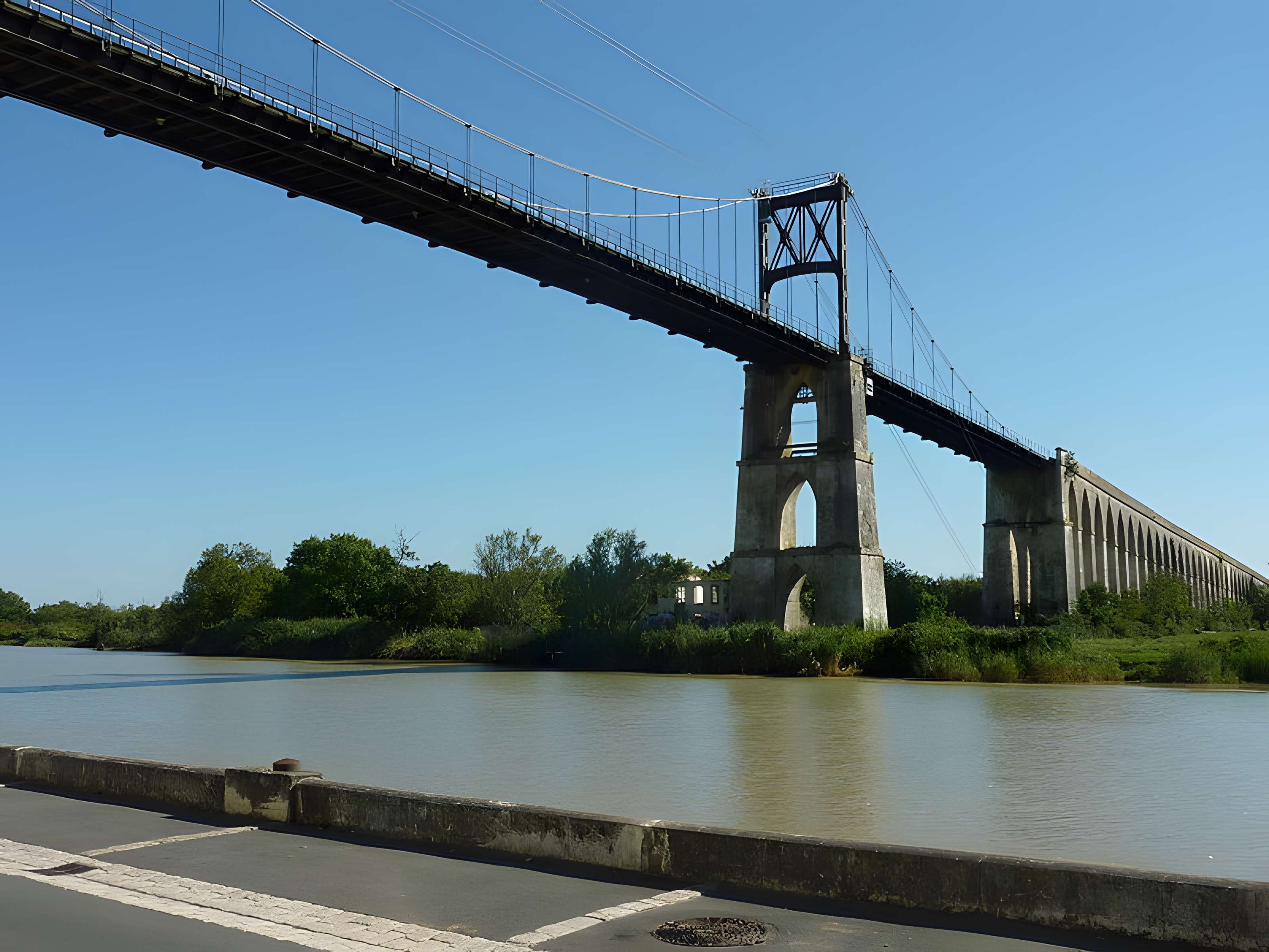 Pont suspendu de Tonnay-Charente