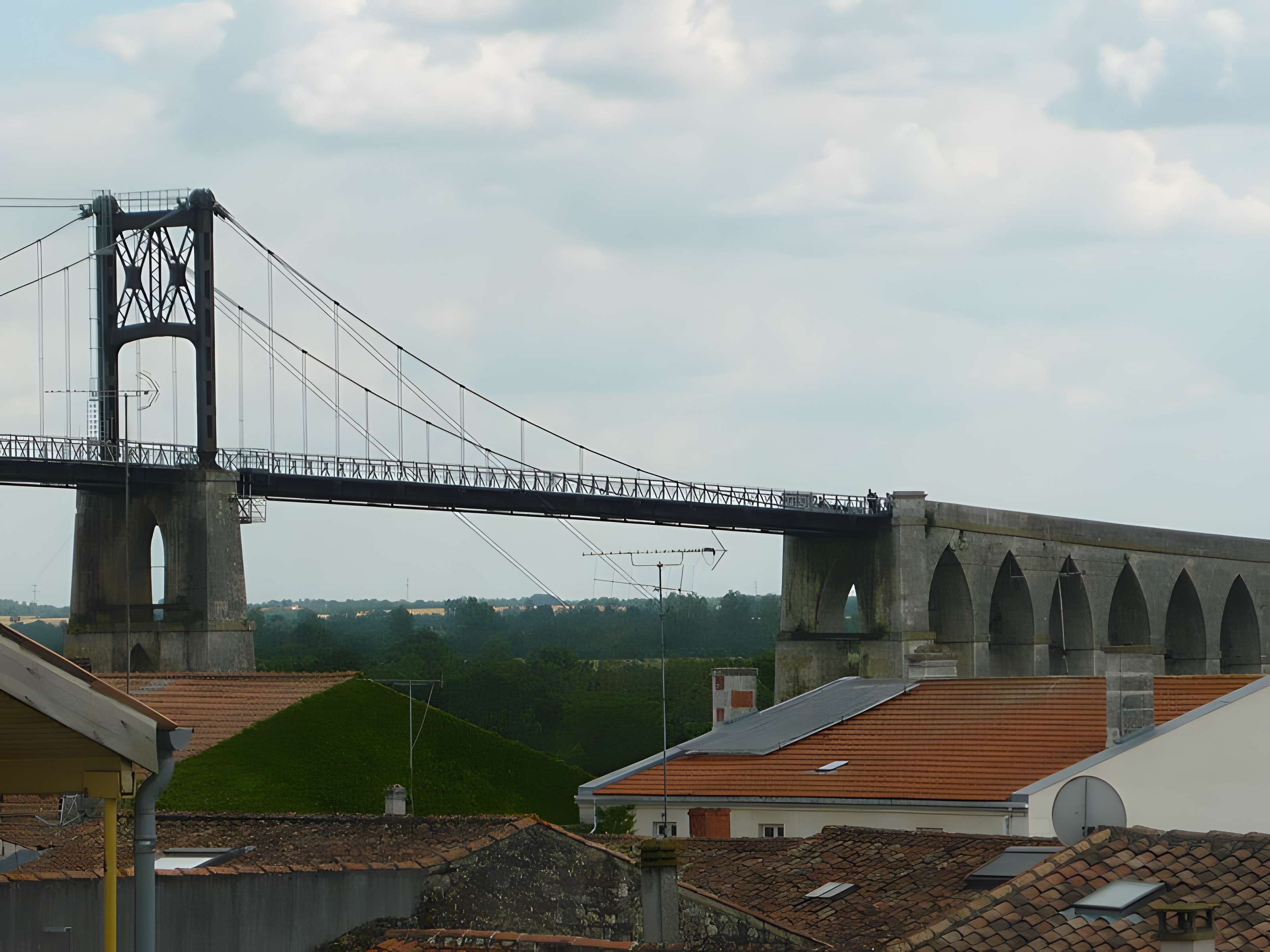 Pont suspendu de Tonnay-Charente