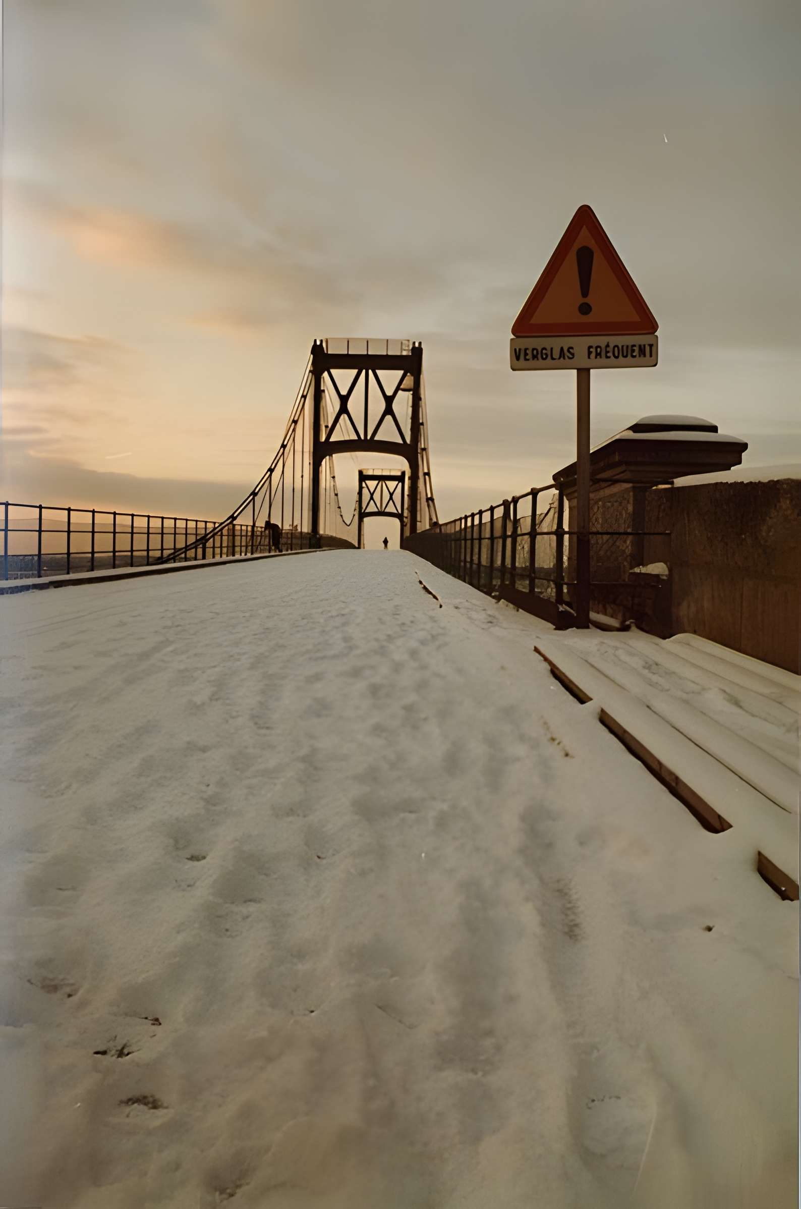 Pont suspendu de Tonnay-Charente