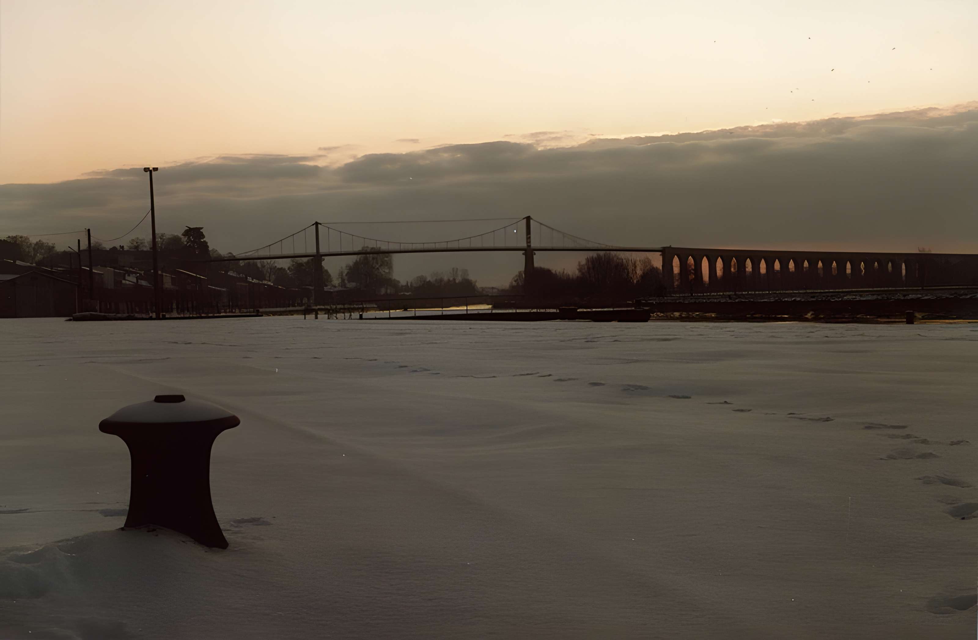 Pont suspendu de Tonnay-Charente