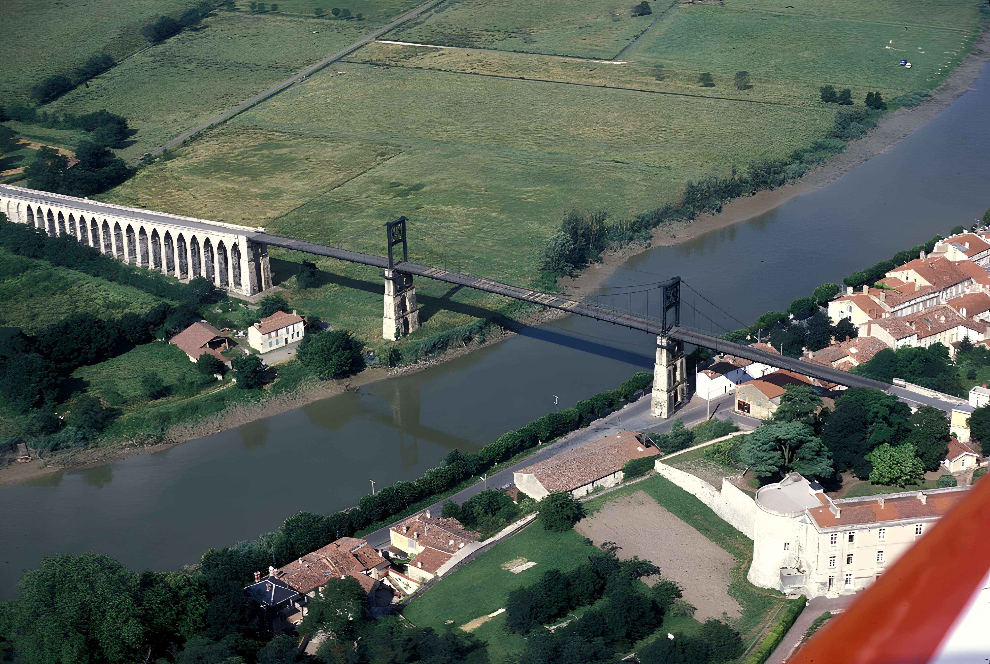 Pont suspendu de Tonnay-Charente