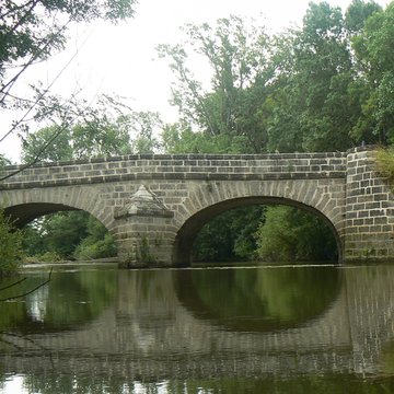 Deux ponts du Port-La-Claye sur la rivière Le Lay également sur communes de La Claye, Curzon, Saint-Cyr-en-Talmondais