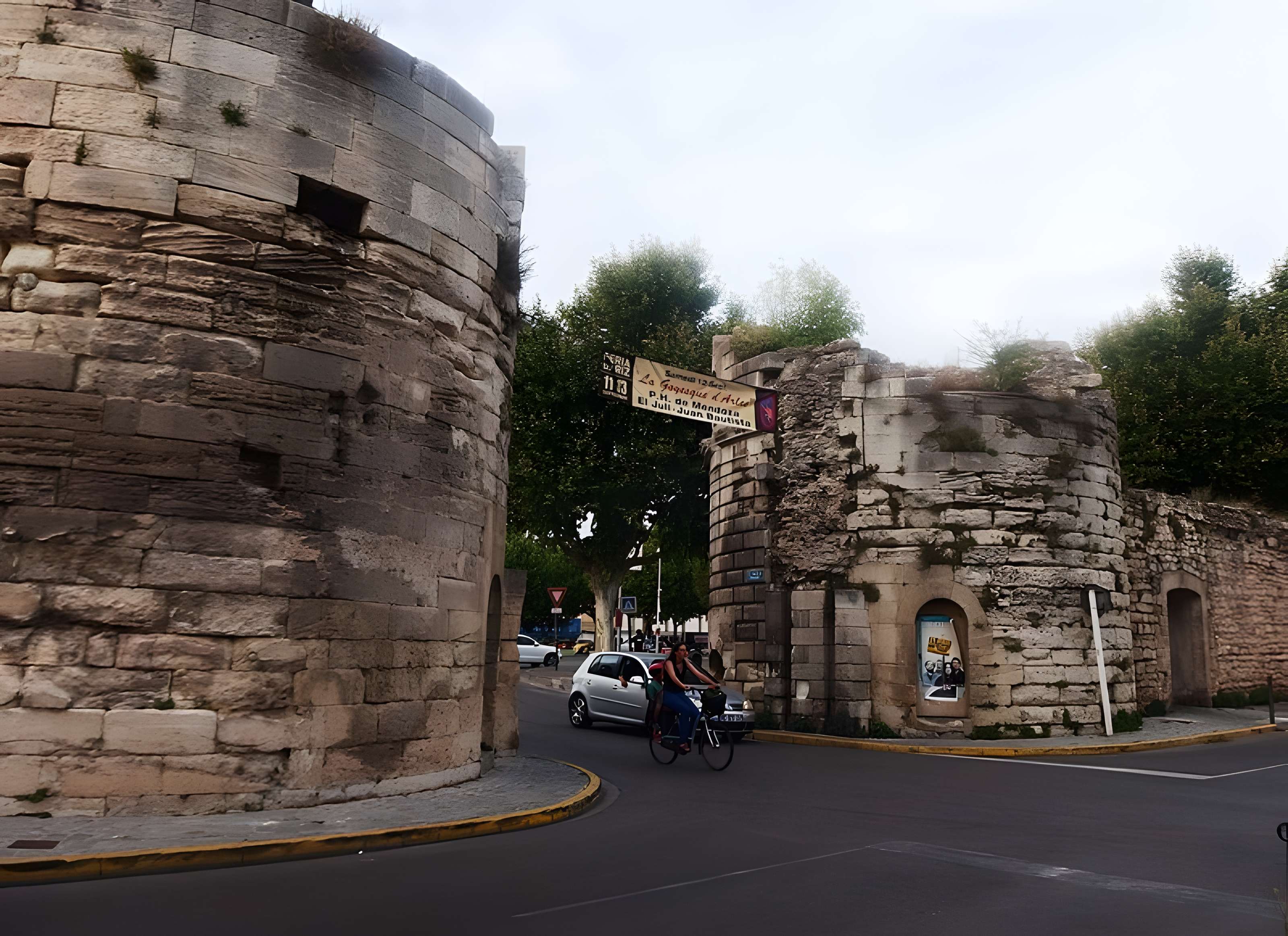 Porte de la Cavalerie d'Arles
