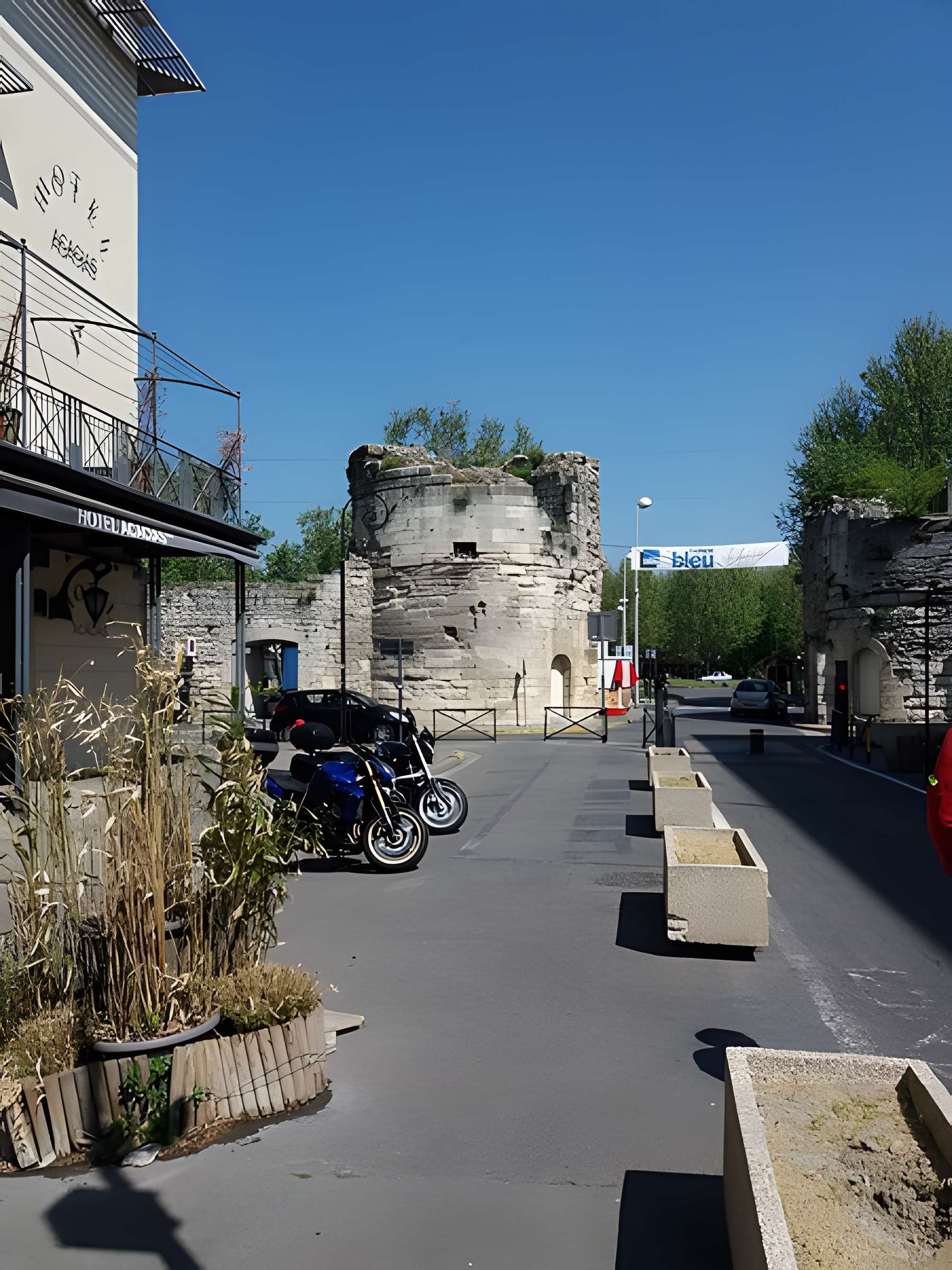 Porte de la Cavalerie d'Arles