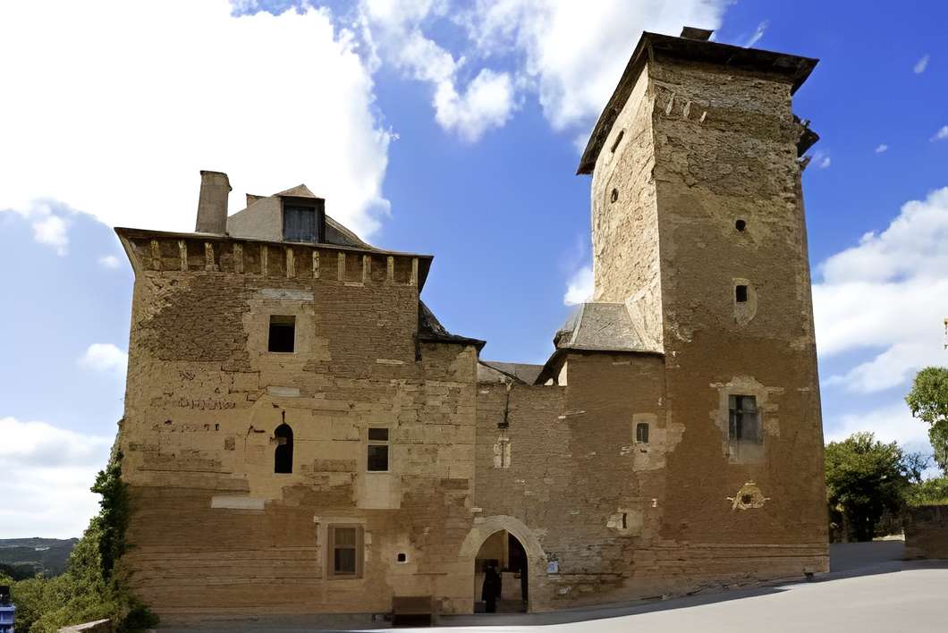 Château du Colombier à Salles-la-Source vue de l'entrée