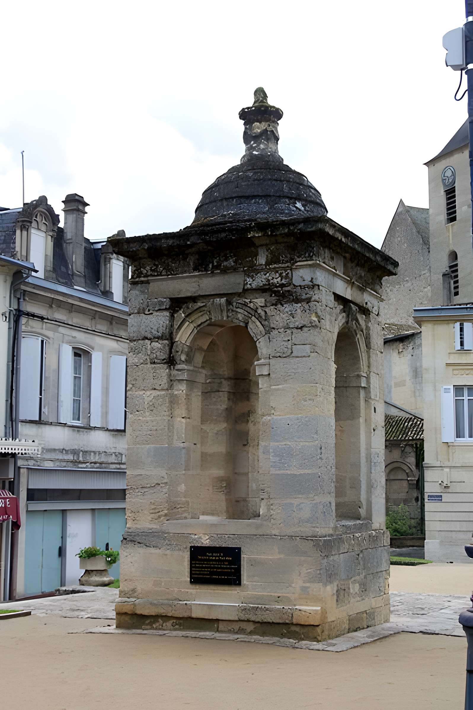 Puits Henri IV de Guîtres