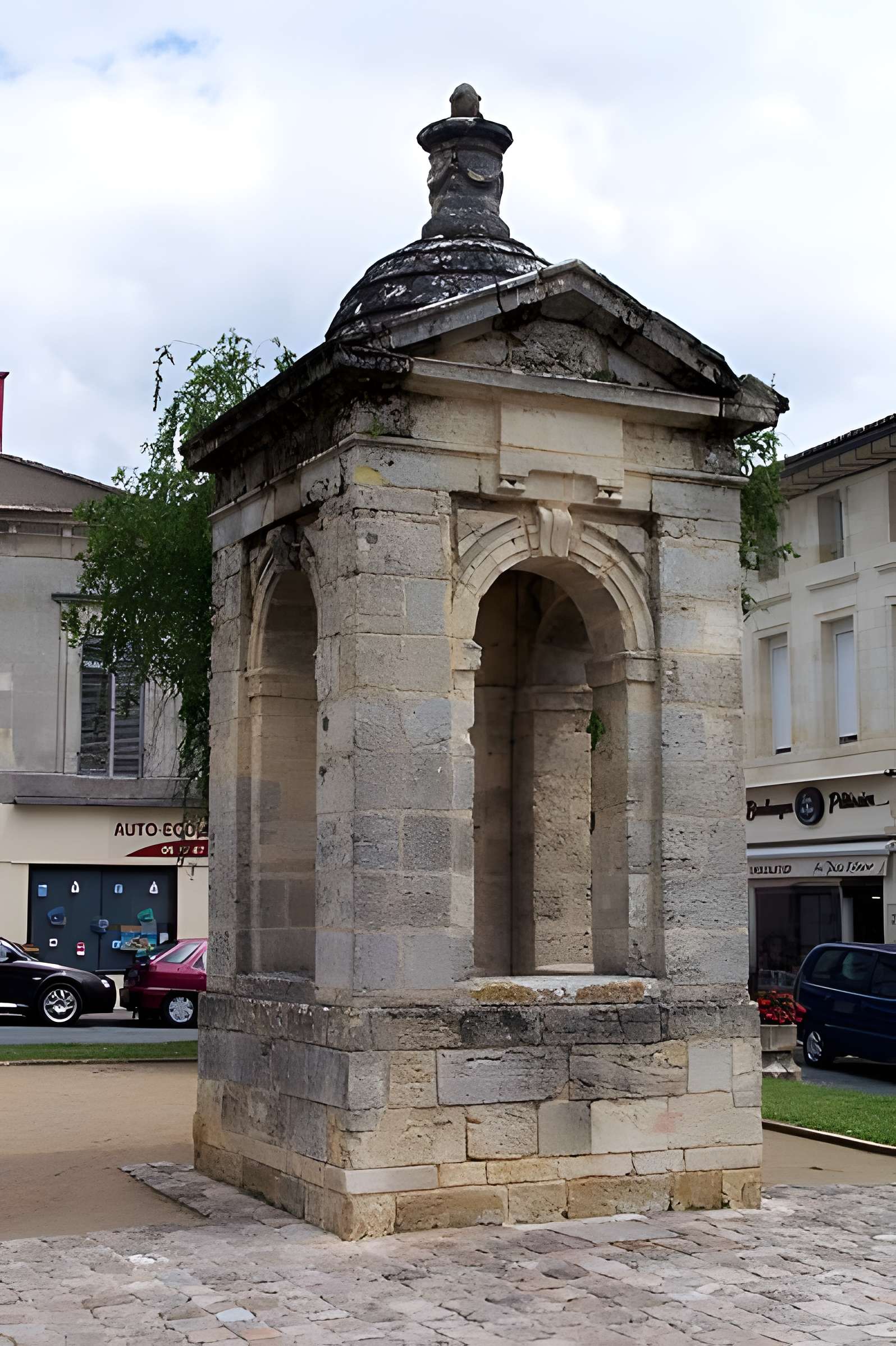 Puits Henri IV de Guîtres