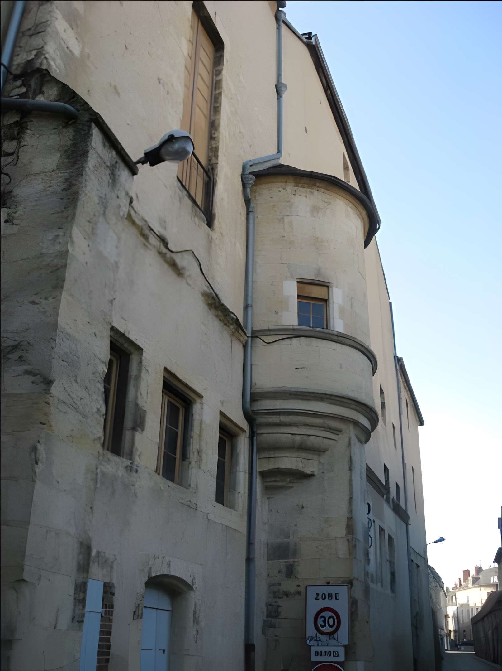 Remparts et vieux murs de la rue des Ouches à Nevers