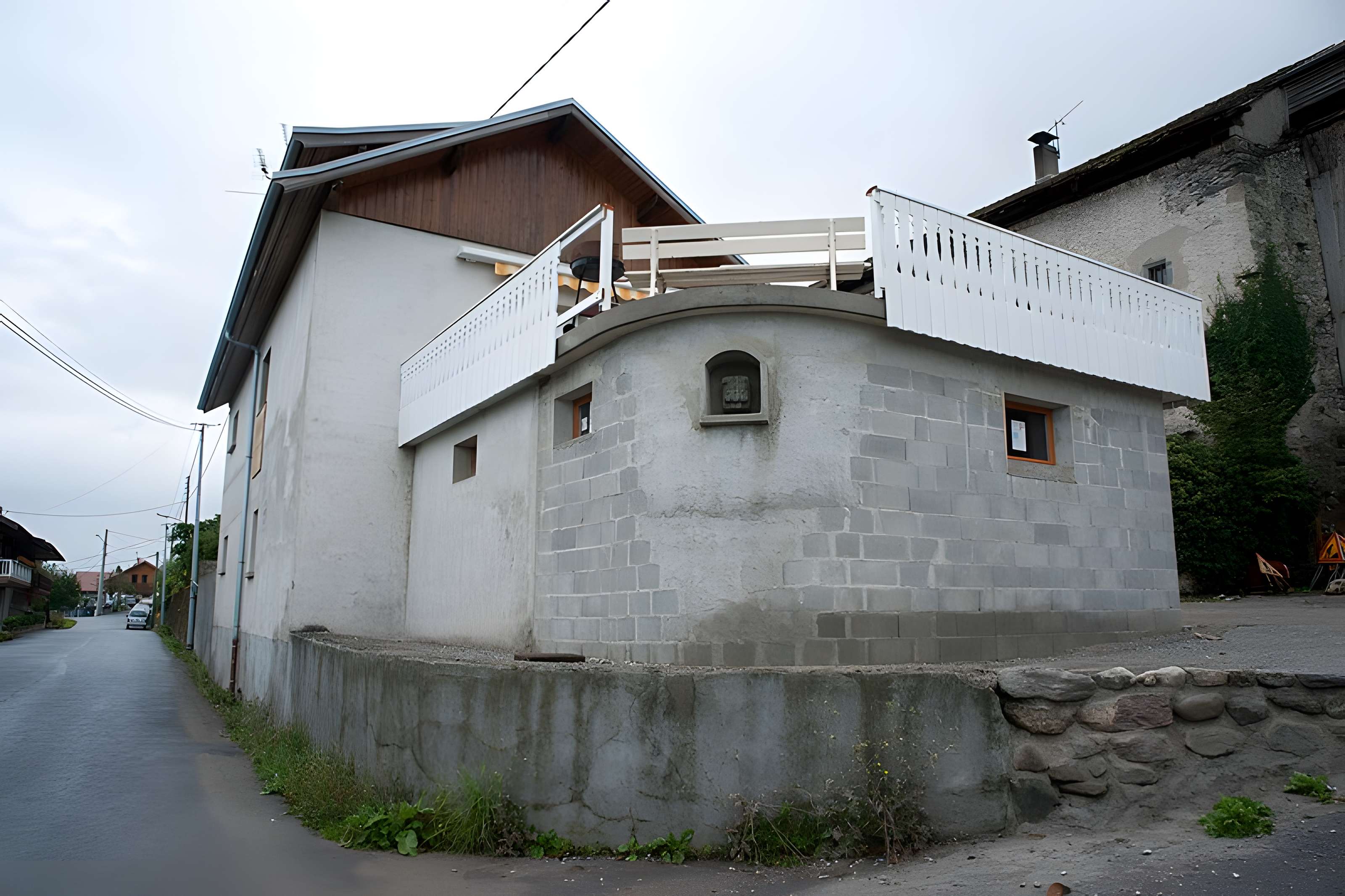 Sculpture tricéphale de Lugrin