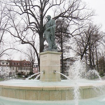 Statue de lamiral Bruat à Colmar
