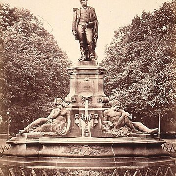 Statue de lamiral Bruat à Colmar
