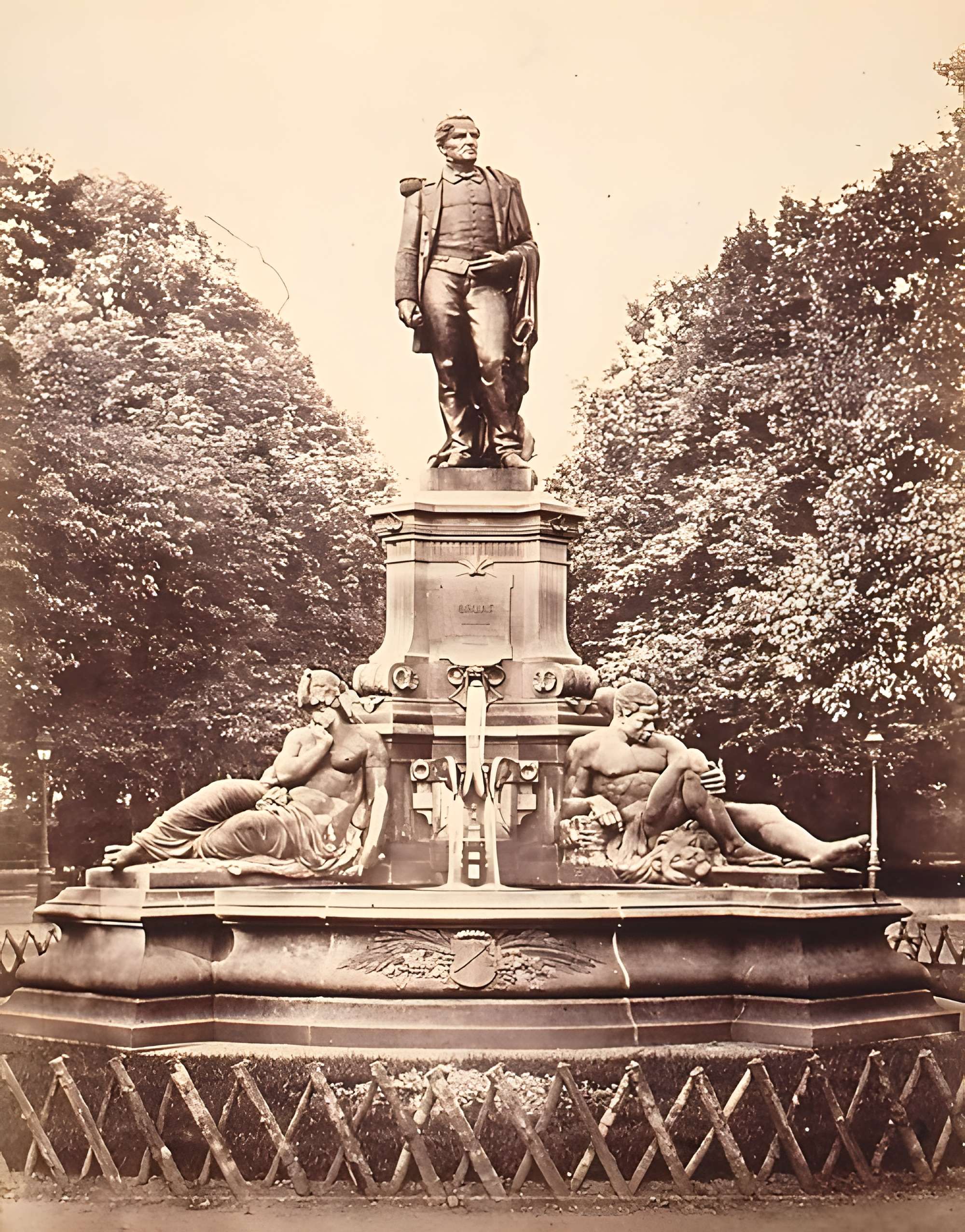 Statue de l'amiral Bruat à Colmar