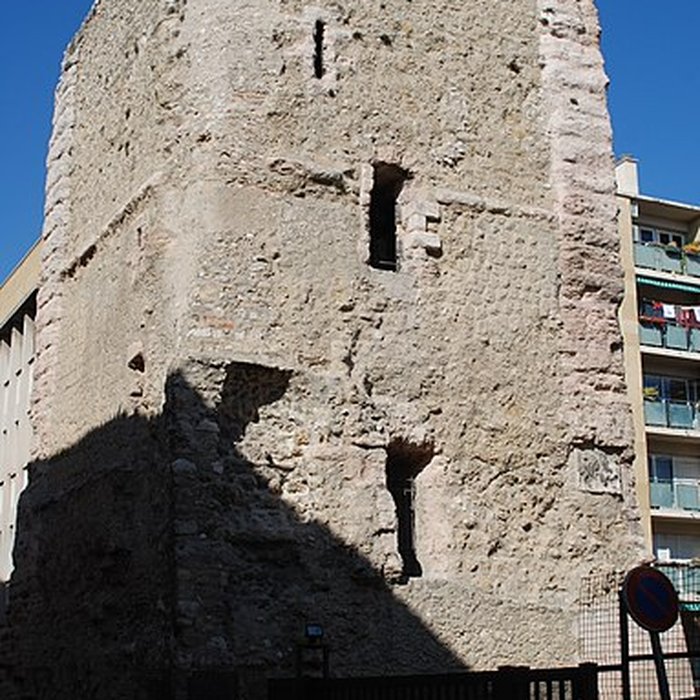 Photo de Tour des Trinitaires et le mur y attenant