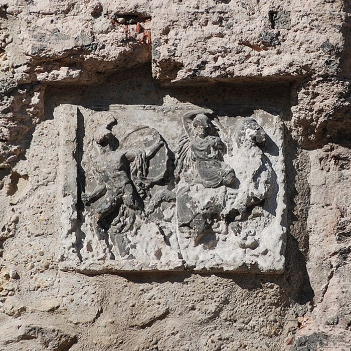 Photo de Tour des Trinitaires et le mur y attenant