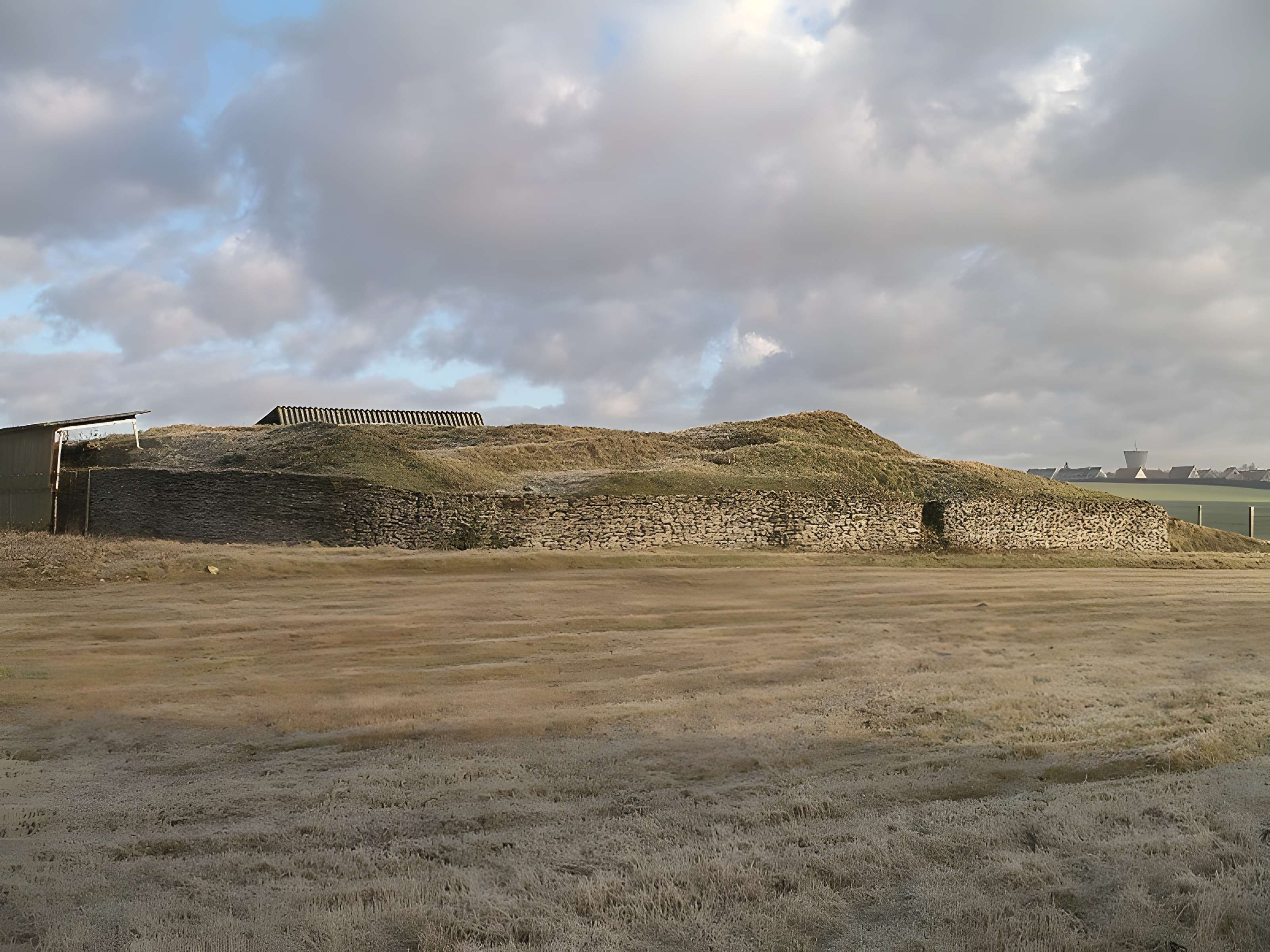 Tumulus de la Hogue à Fontenay-le-Marmion