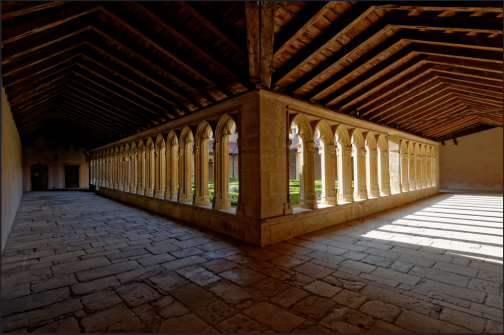 abbaye de charlieu cloitre