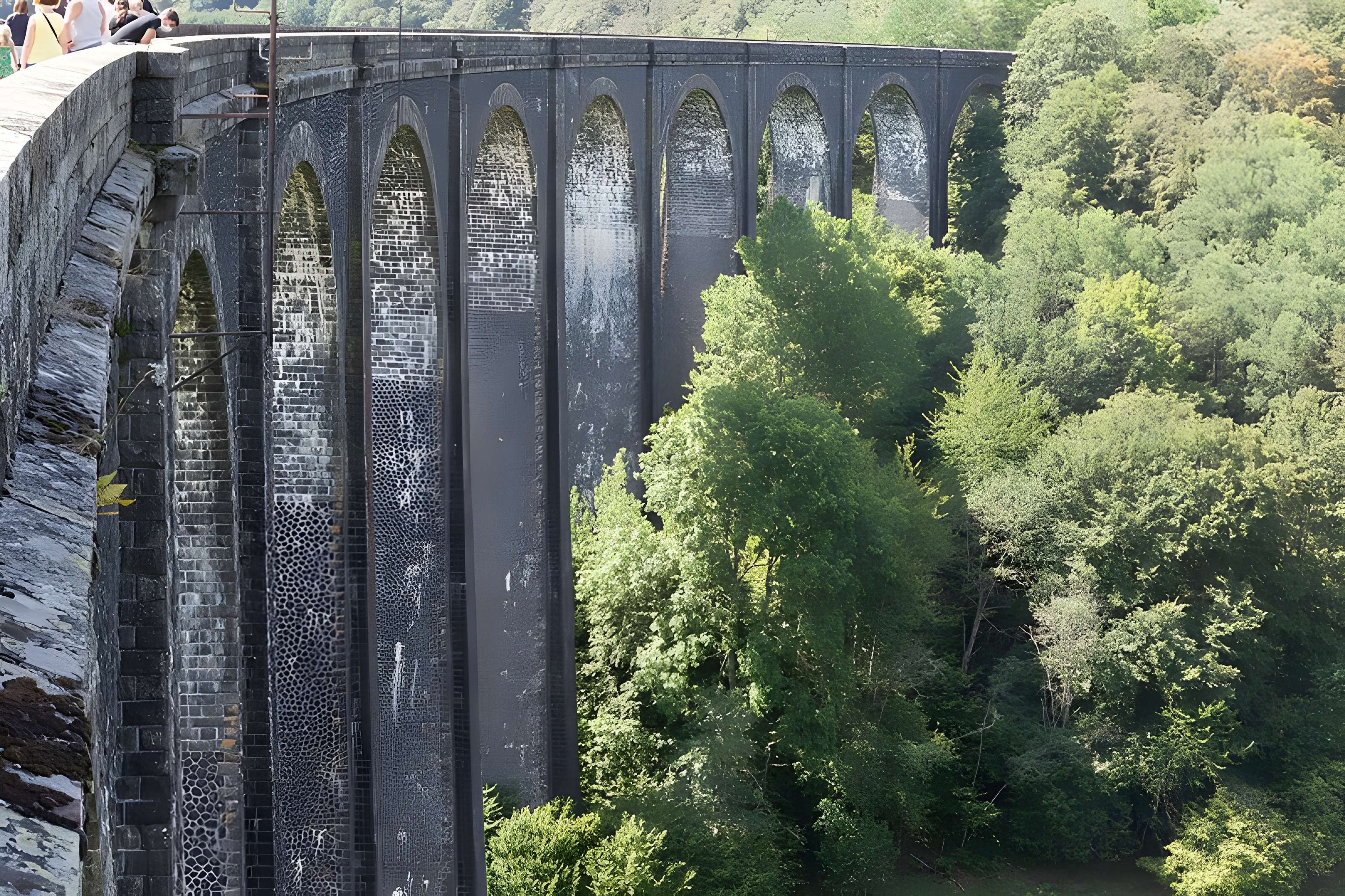 Viaduc de Barajols (également sur commune de Riom-ès-Montagne)