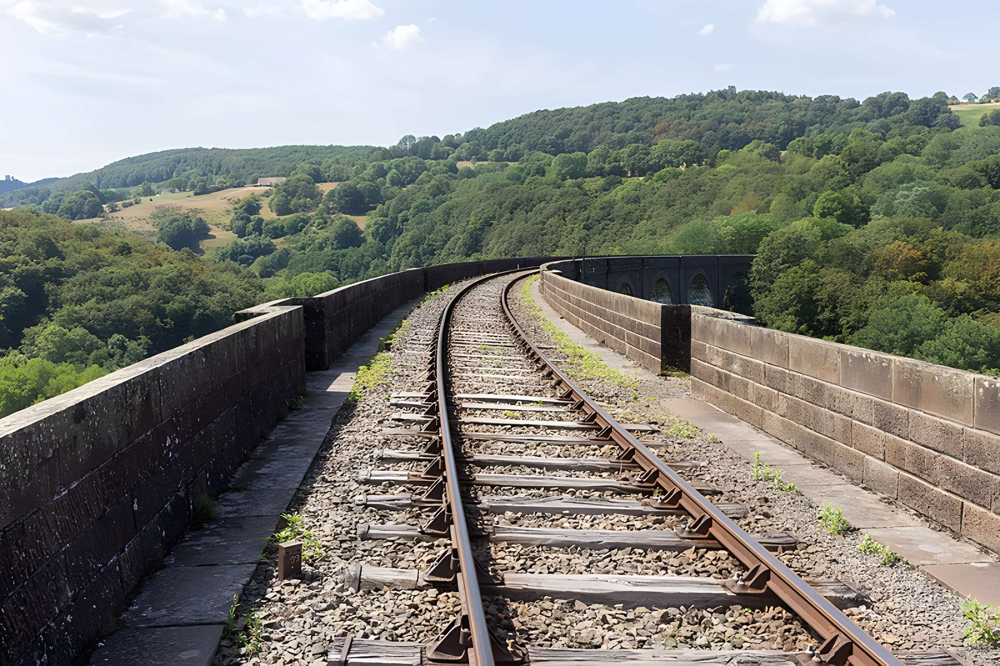 Viaduc de Barajols (également sur commune de Riom-ès-Montagne)