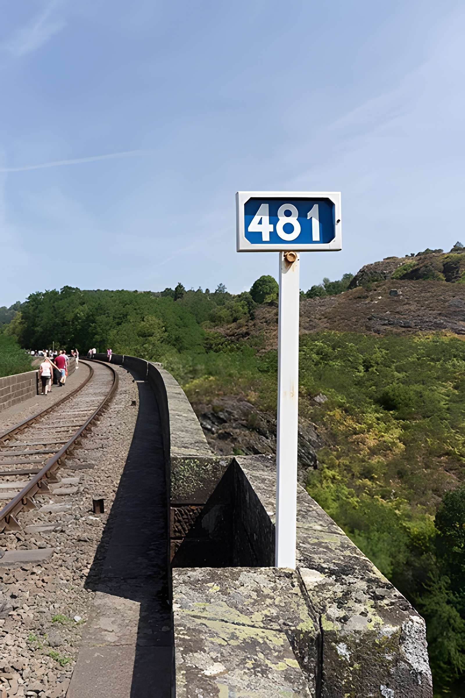 Viaduc de Barajols (également sur commune de Riom-ès-Montagne)