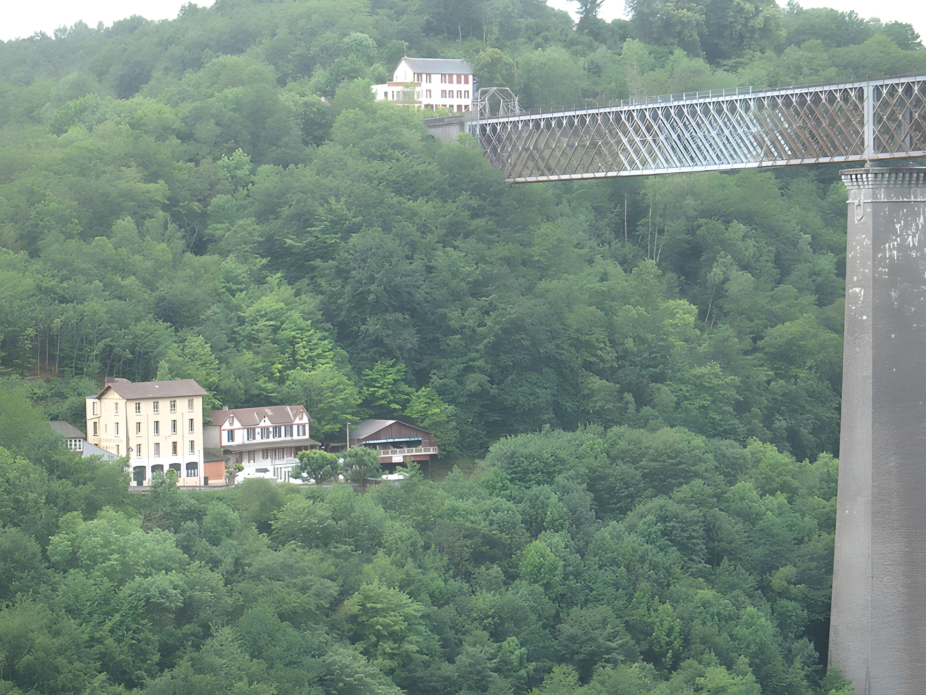 Viaduc des Fades à Sauret-Besserve