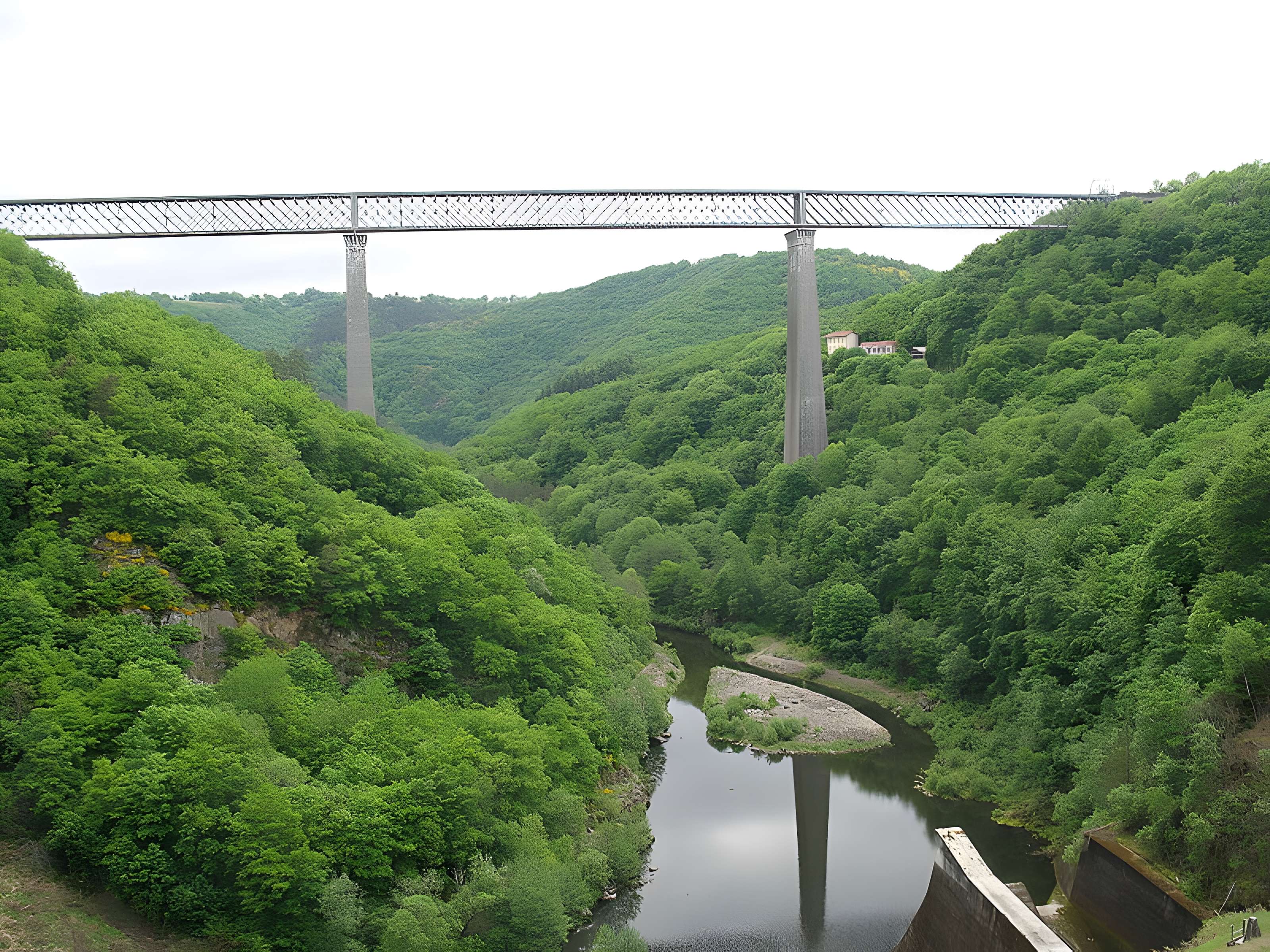 Viaduc des Fades à Sauret-Besserve